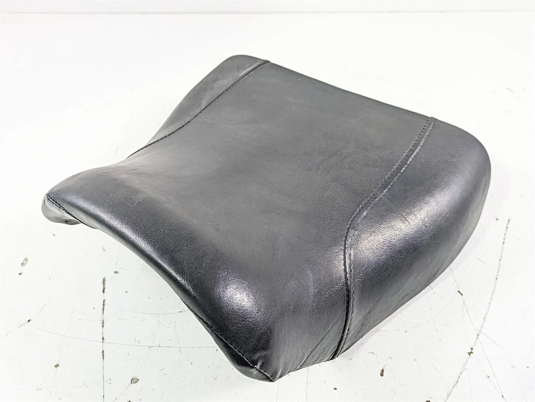2012 Harley VRSCF Muscle V Rod Front Rider Driver Seat Saddle 52433-09 - Image 10