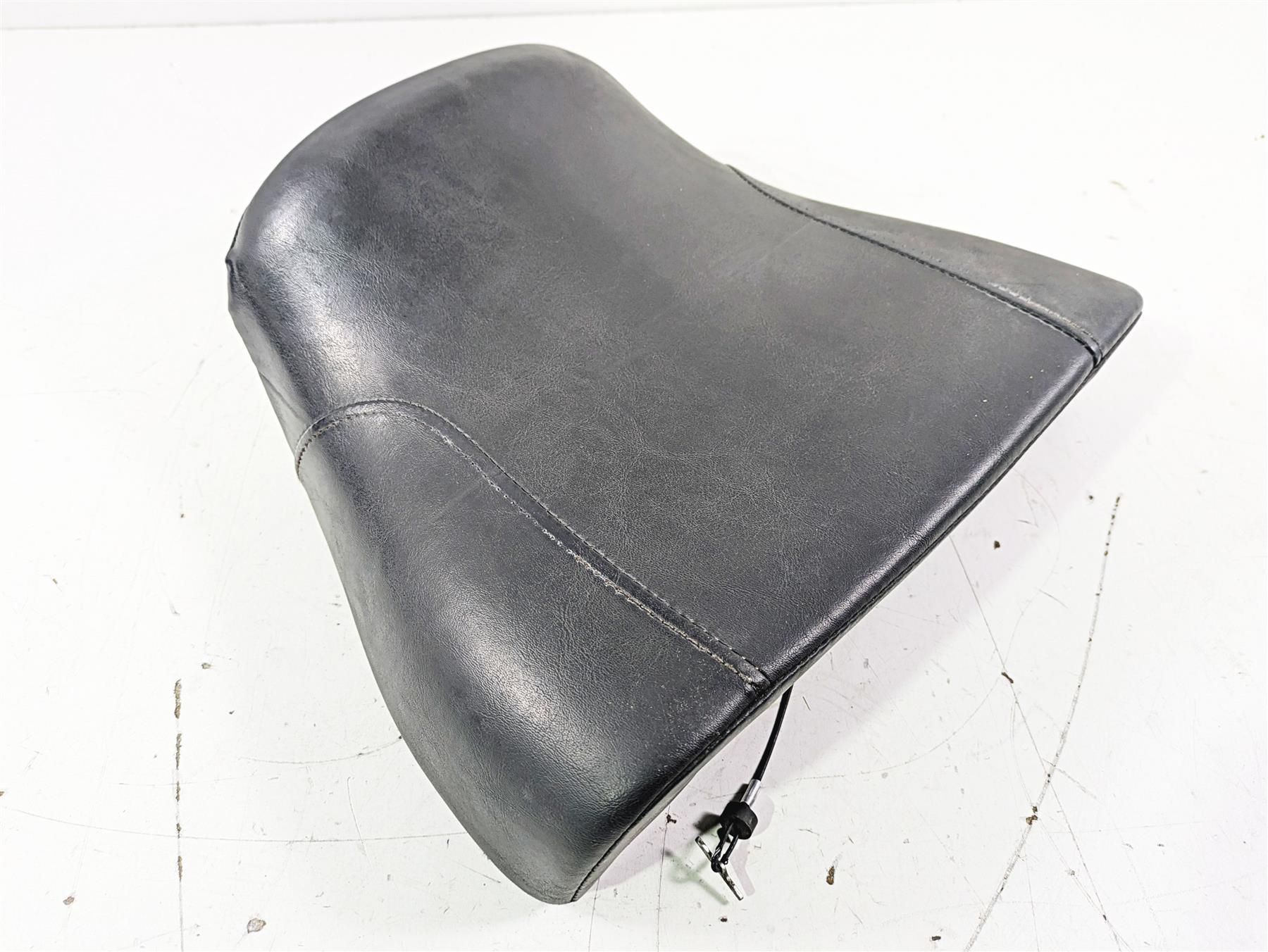 2012 Harley VRSCF Muscle V Rod Front Rider Driver Seat Saddle 52433-09 - Image 11