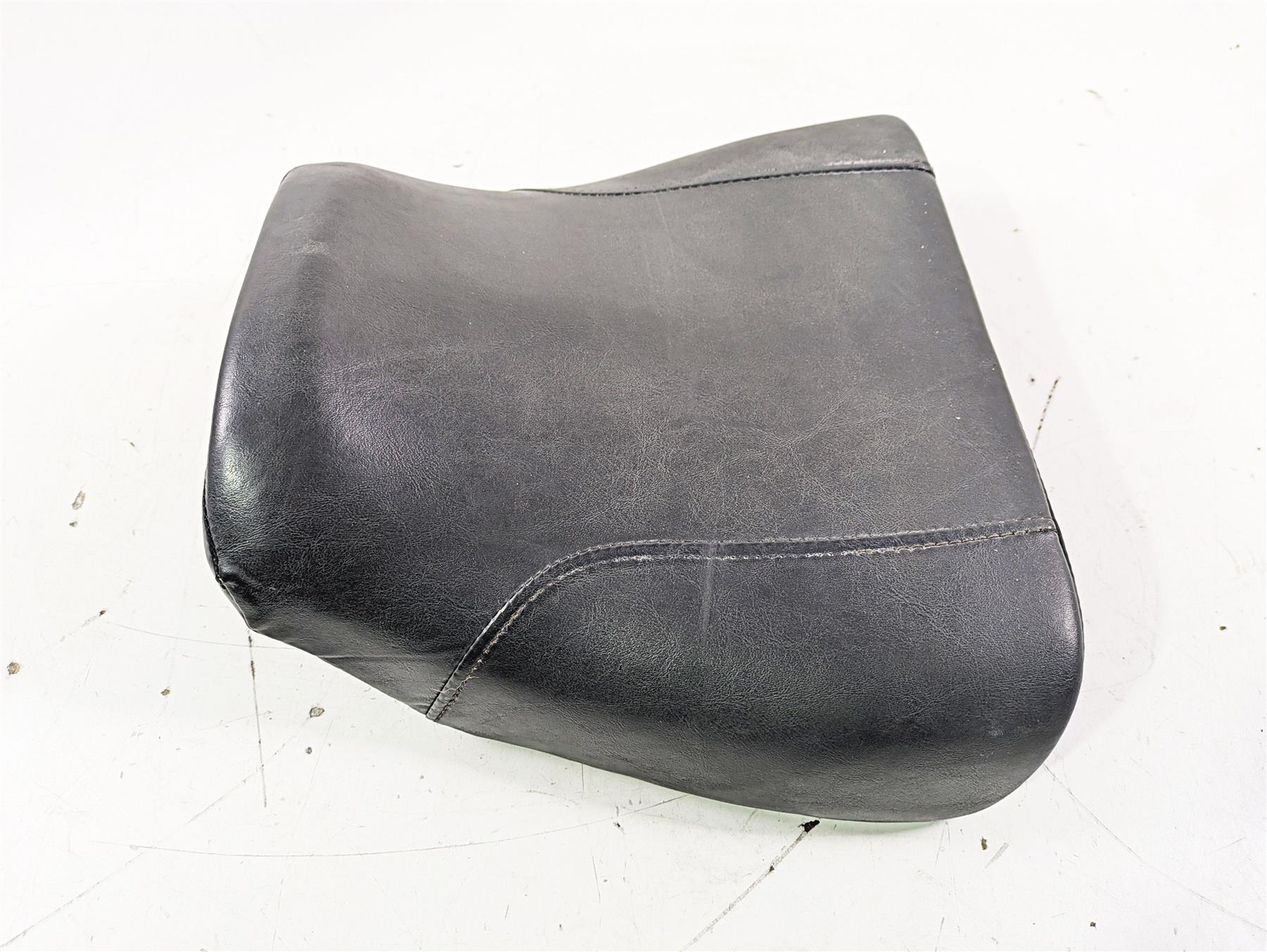 2012 Harley VRSCF Muscle V Rod Front Rider Driver Seat Saddle 52433-09 - Image 3
