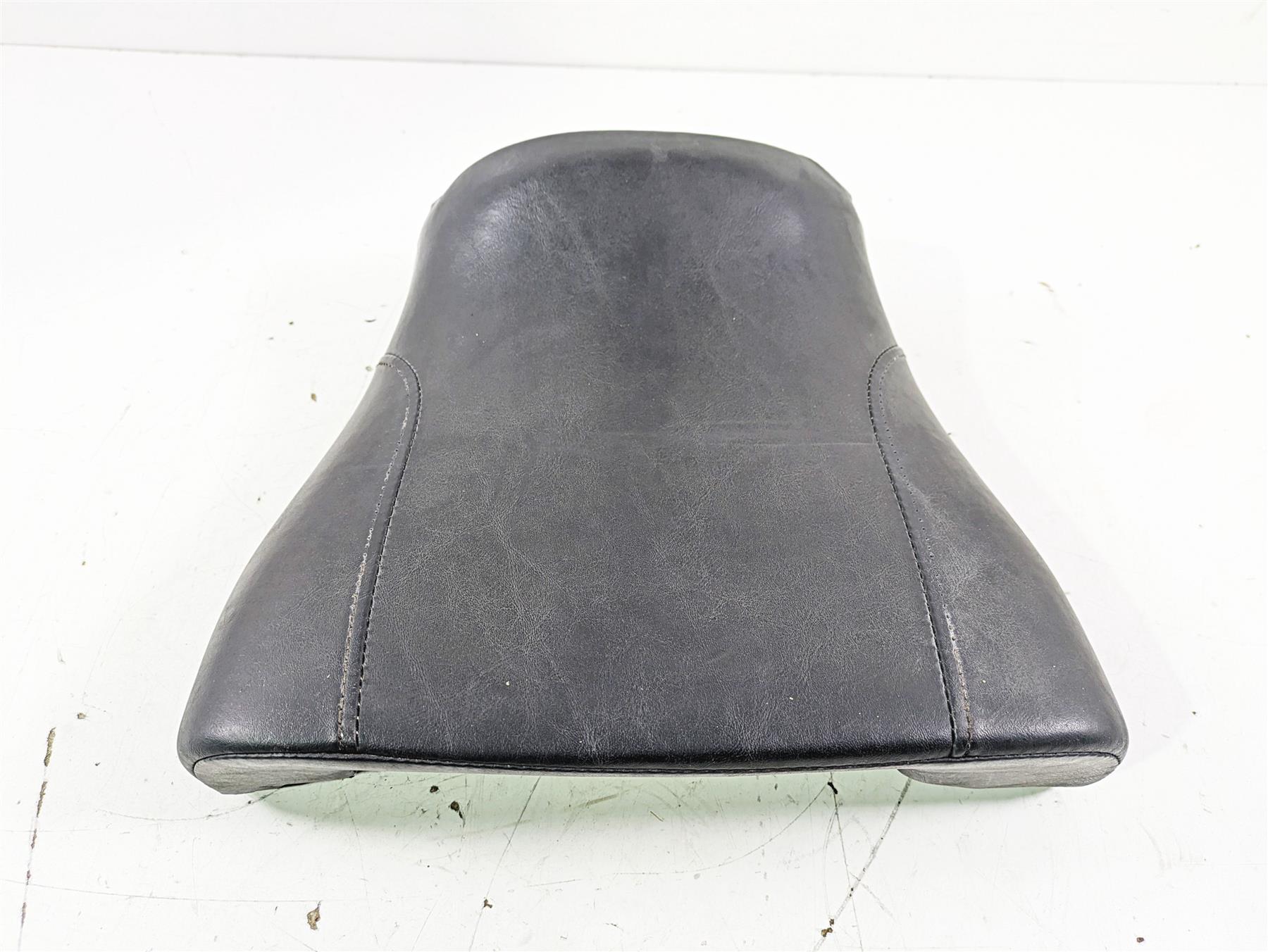 2012 Harley VRSCF Muscle V Rod Front Rider Driver Seat Saddle 52433-09 - Image 4