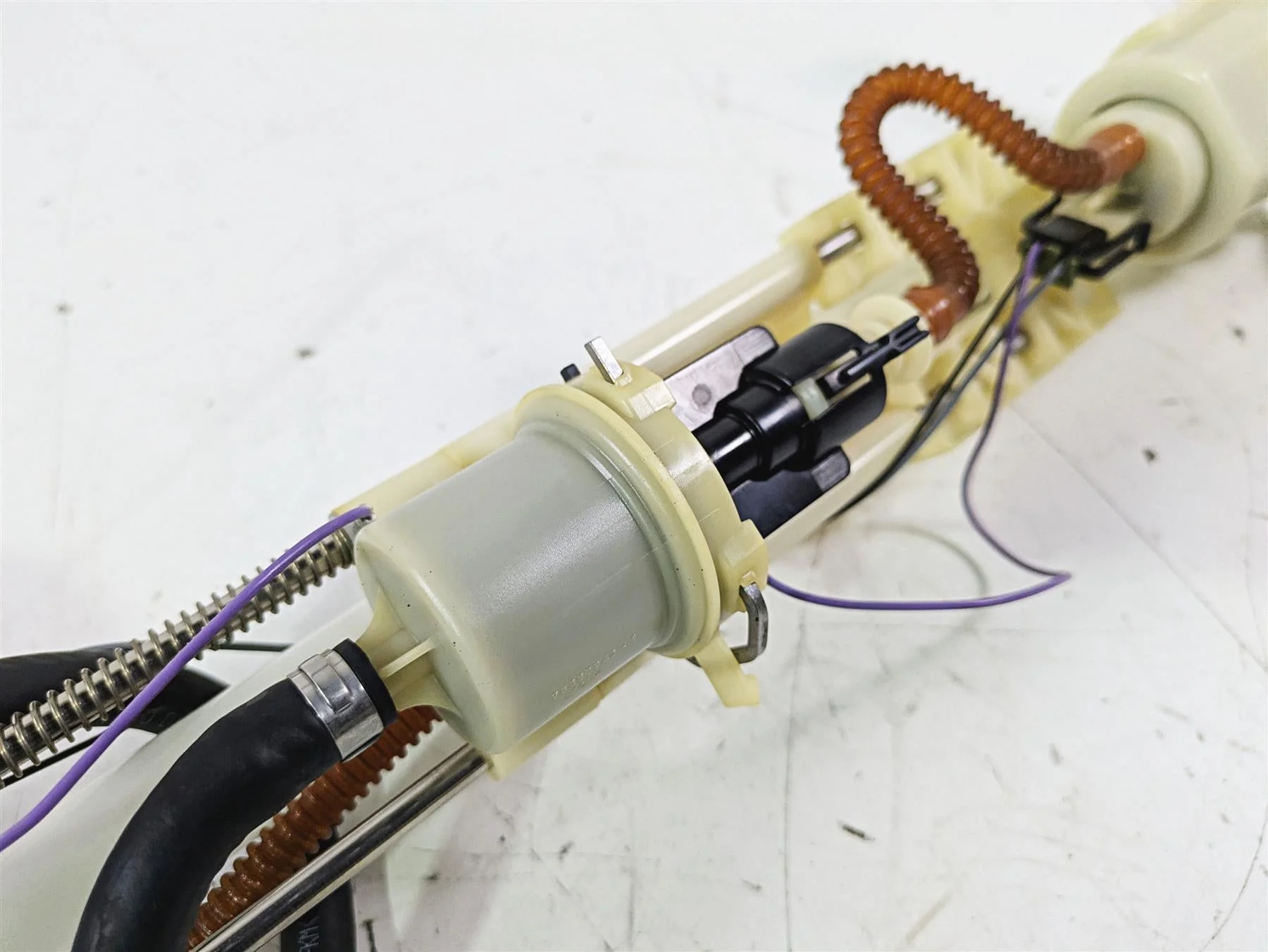 2012 Harley VRSCF Muscle V Rod Fuel Gas Petrol Pump - Tested 75310-07 75123-09 - Image 8