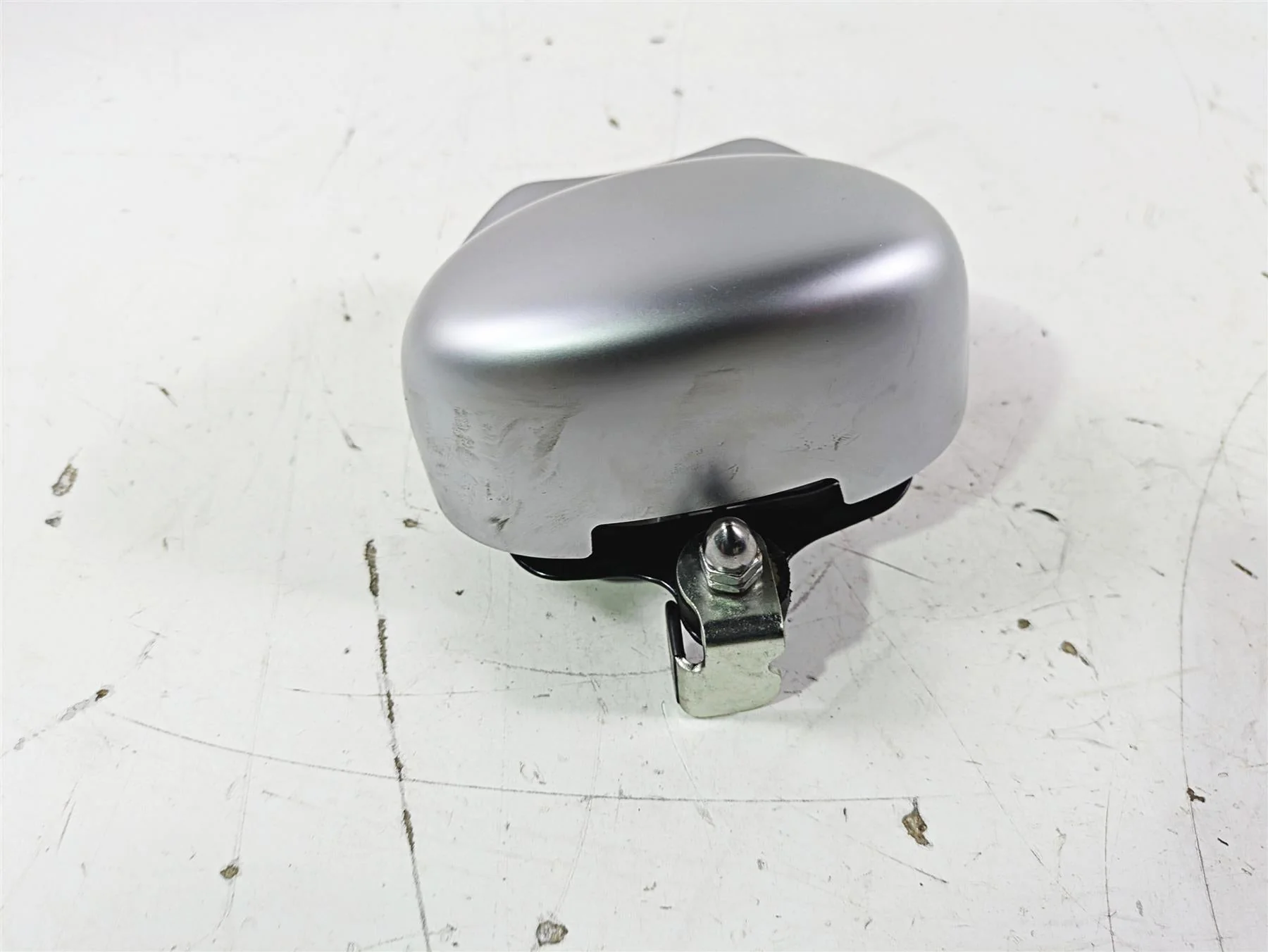 2012 Harley VRSCF Muscle V Rod Horn & Cover 69053-09 - Image 3