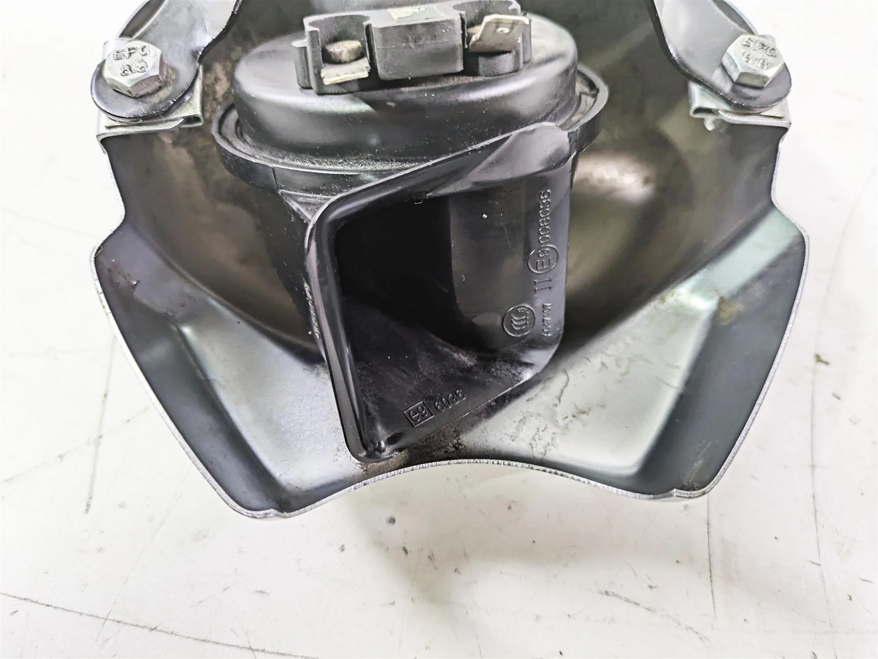 2012 Harley VRSCF Muscle V Rod Horn & Cover 69053-09 - Image 7