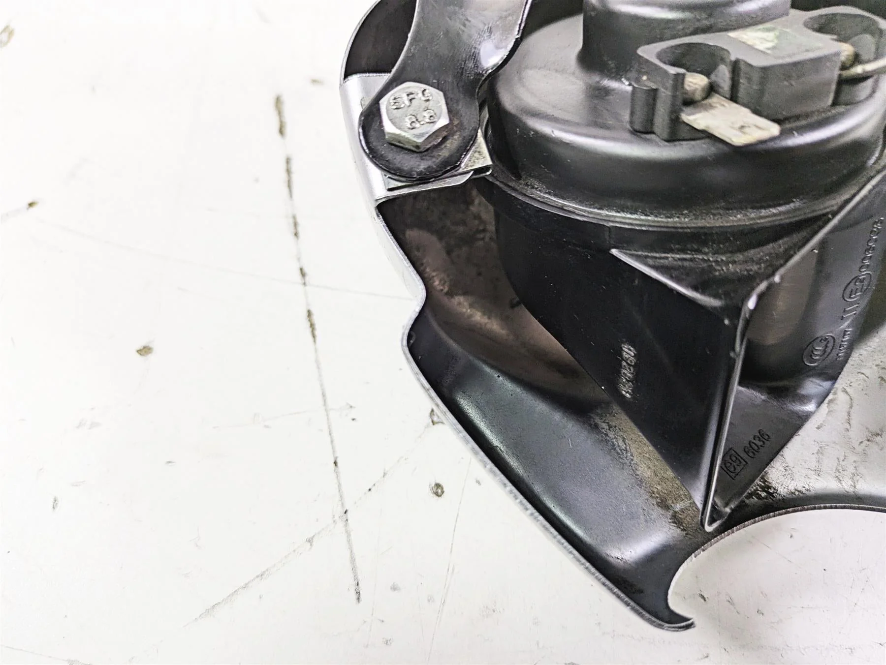 2012 Harley VRSCF Muscle V Rod Horn & Cover 69053-09 - Image 9