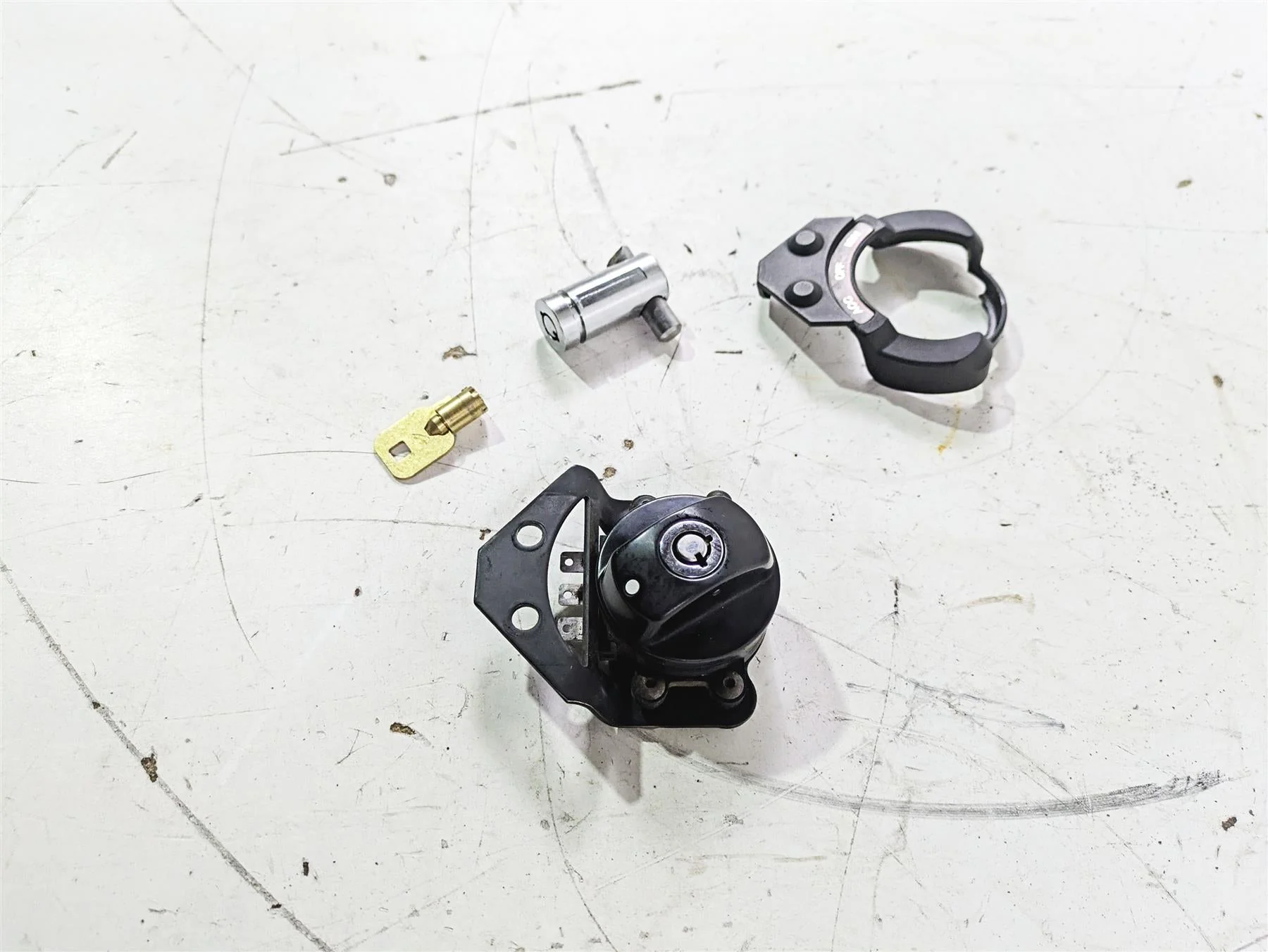 2012 Harley VRSCF Muscle V Rod Ignition Switch Key Lock Set 70020-05 - Image 3