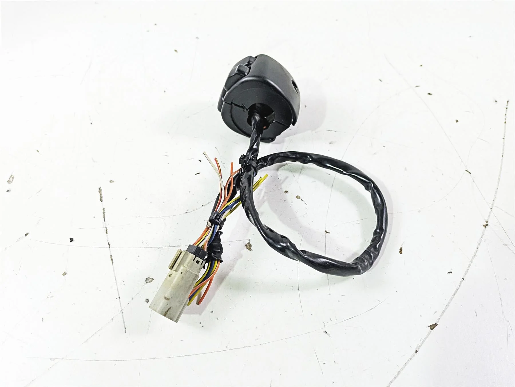 2012 Harley VRSCF Muscle V Rod Left Hand Control Switch - Read 71682-06A - Image 2