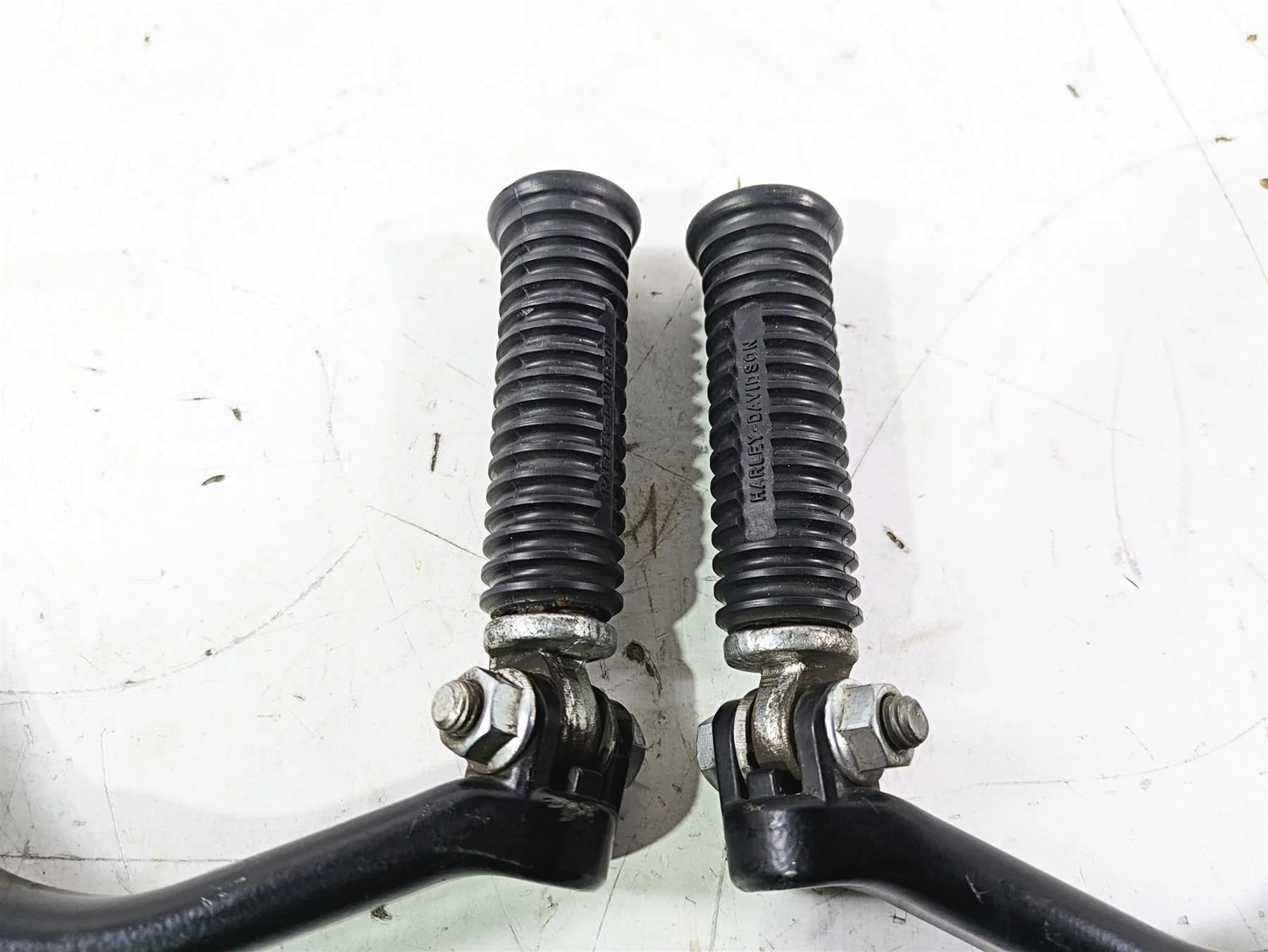 2012 Harley VRSCF Muscle V Rod Rear Passenger Footpeg Set 50822-09 50826-09 - Image 12