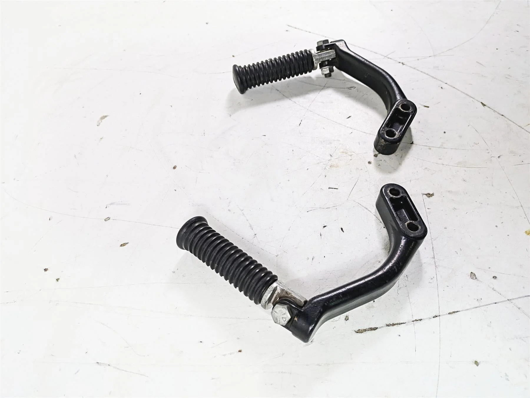 2012 Harley VRSCF Muscle V Rod Rear Passenger Footpeg Set 50822-09 50826-09 - Image 2