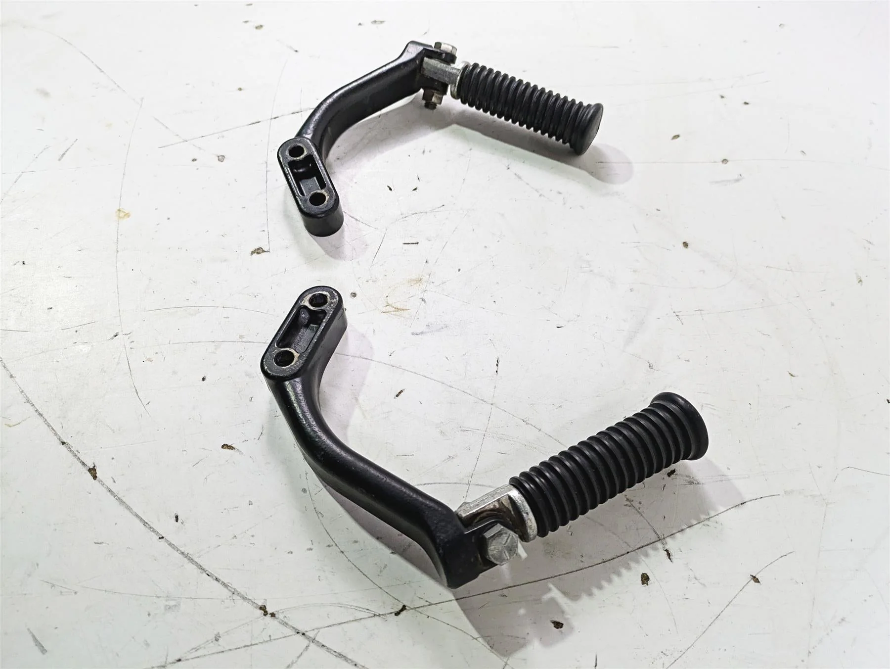 2012 Harley VRSCF Muscle V Rod Rear Passenger Footpeg Set 50822-09 50826-09 - Image 3
