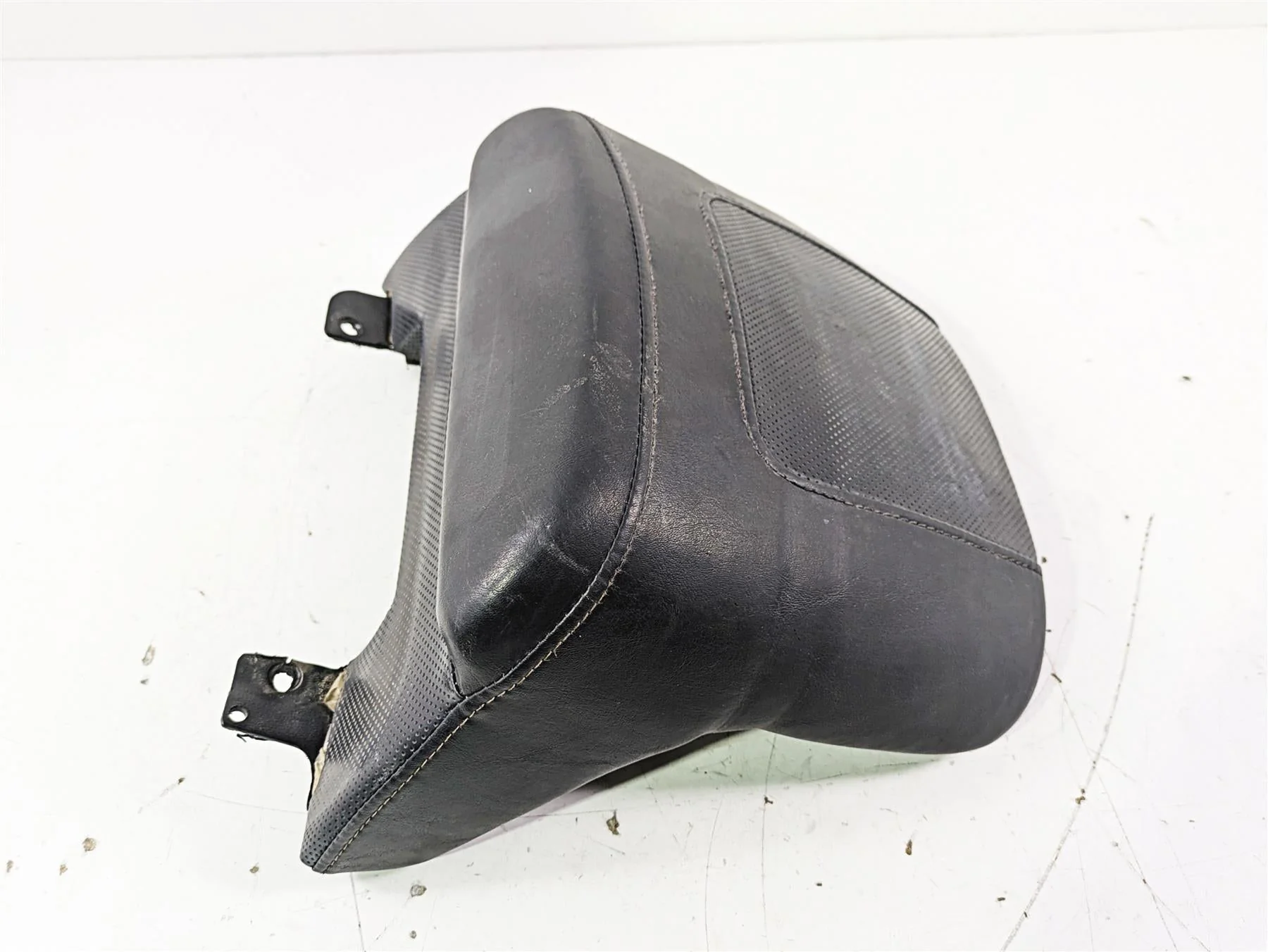 2012 Harley VRSCF Muscle V Rod Rear Passenger Seat Saddle - Read 52438-09