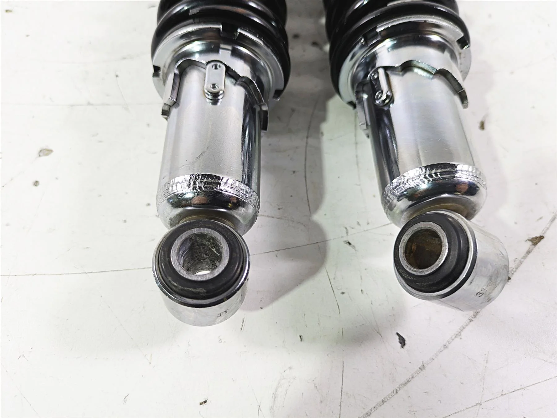 2012 Harley VRSCF Muscle V Rod Rear Suspension Shock Shock Set 13" 54617-09 - Image 5