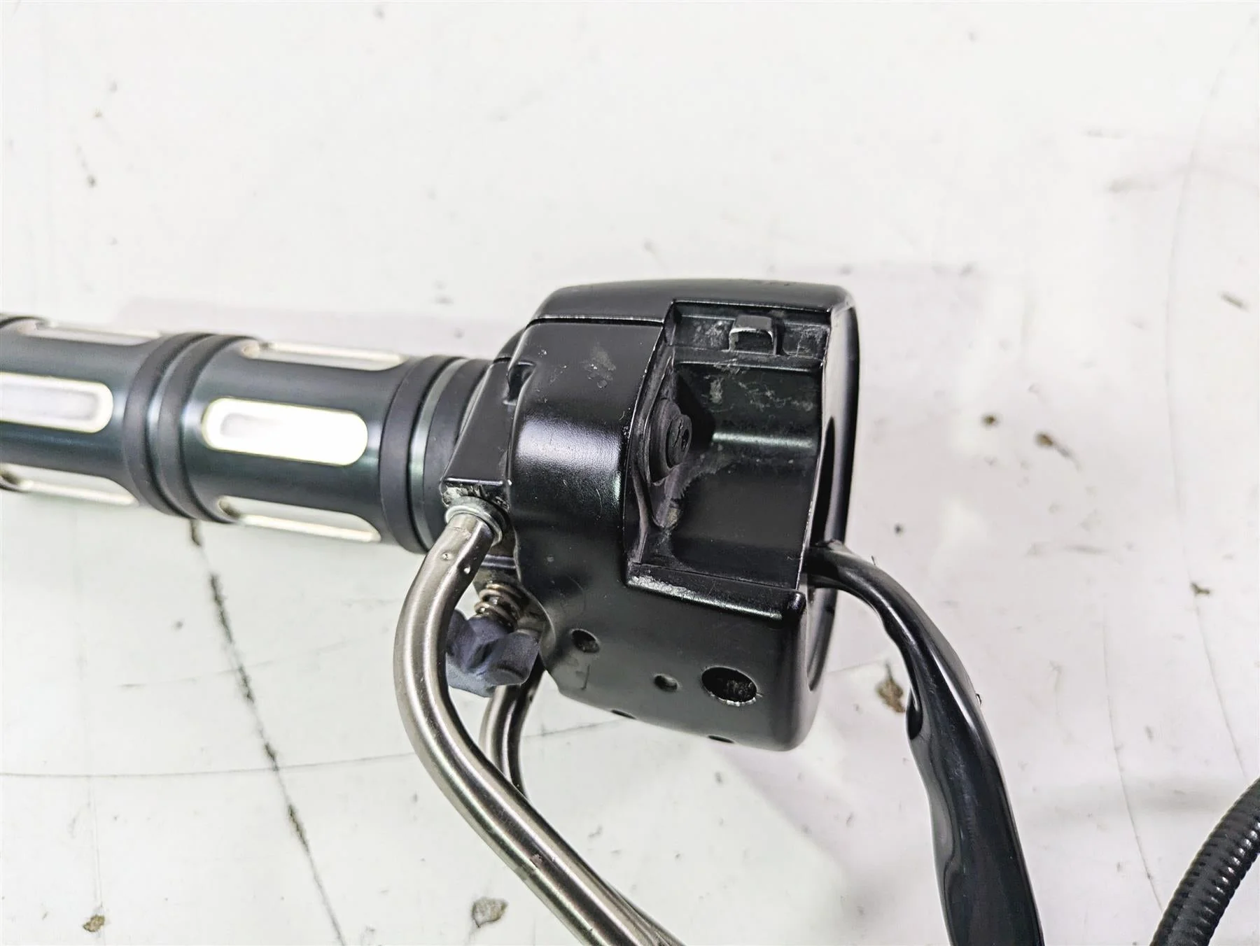 2012 Harley VRSCF Muscle V Rod Right Hand Control Switch - Read 71684-06A - Image 10