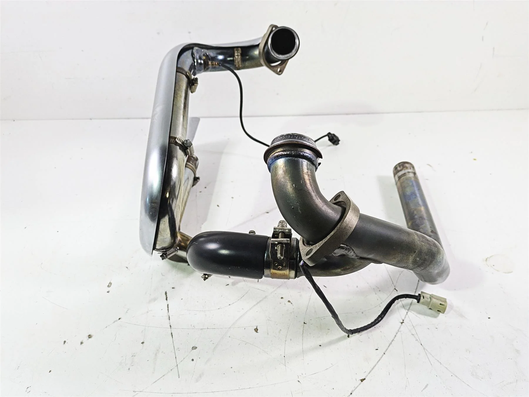 2012 Harley VRSCF Muscle V Rod Stock Exhaust Header Manifold Set 65600071 - Image 2