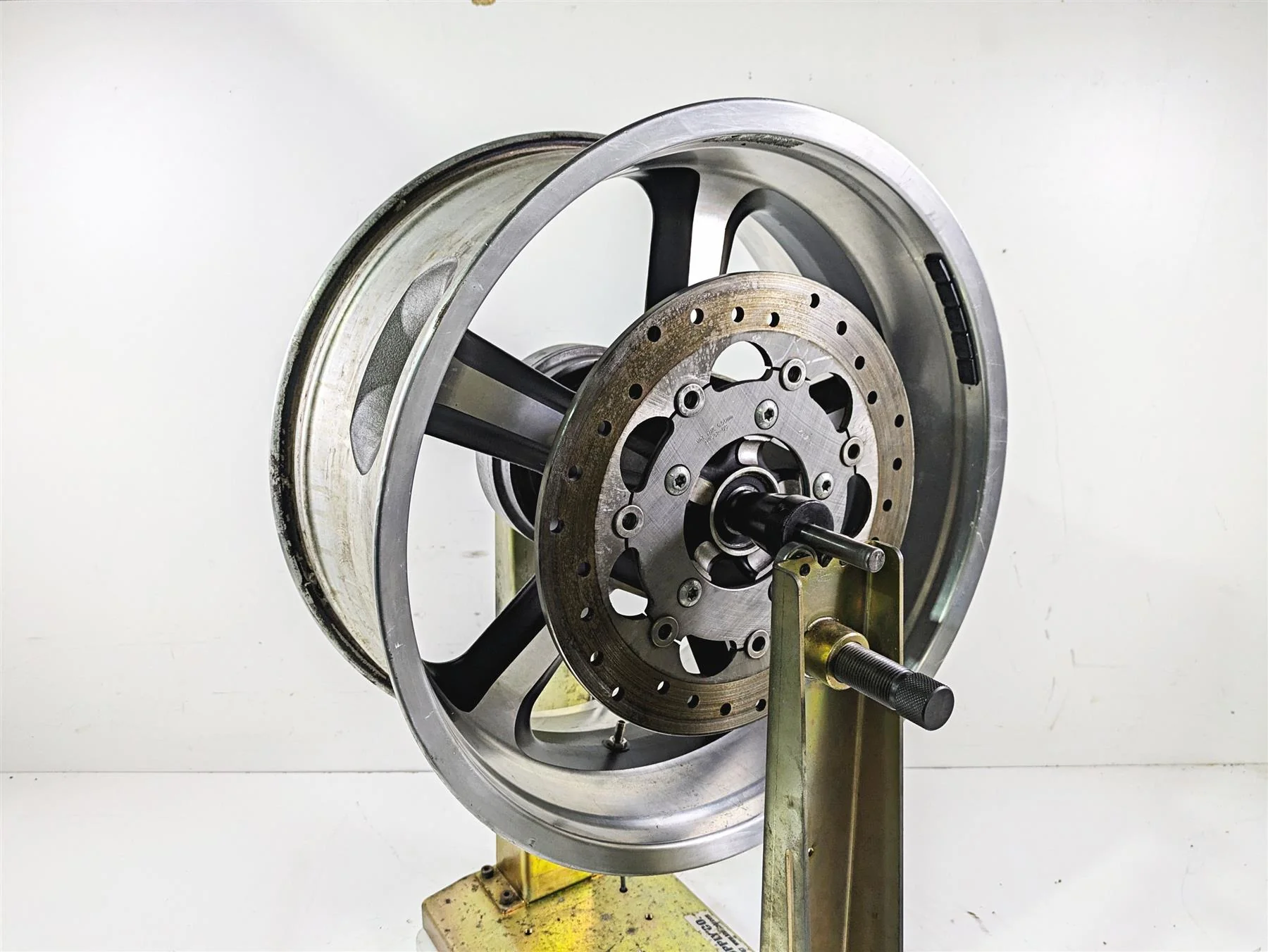2012 Harley VRSCF Muscle V Rod Straight 18x8 Rear Wheel 40900169