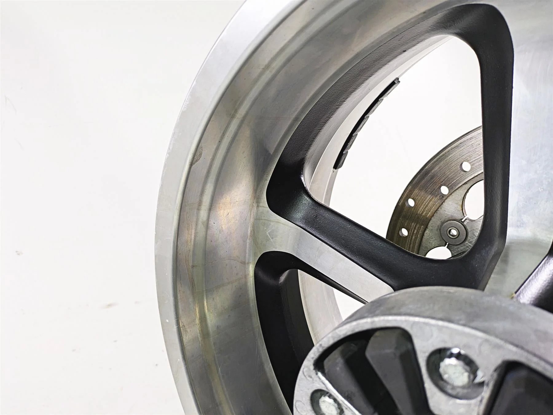 2012 Harley VRSCF Muscle V Rod Straight 18x8 Rear Wheel 40900169 - Image 10