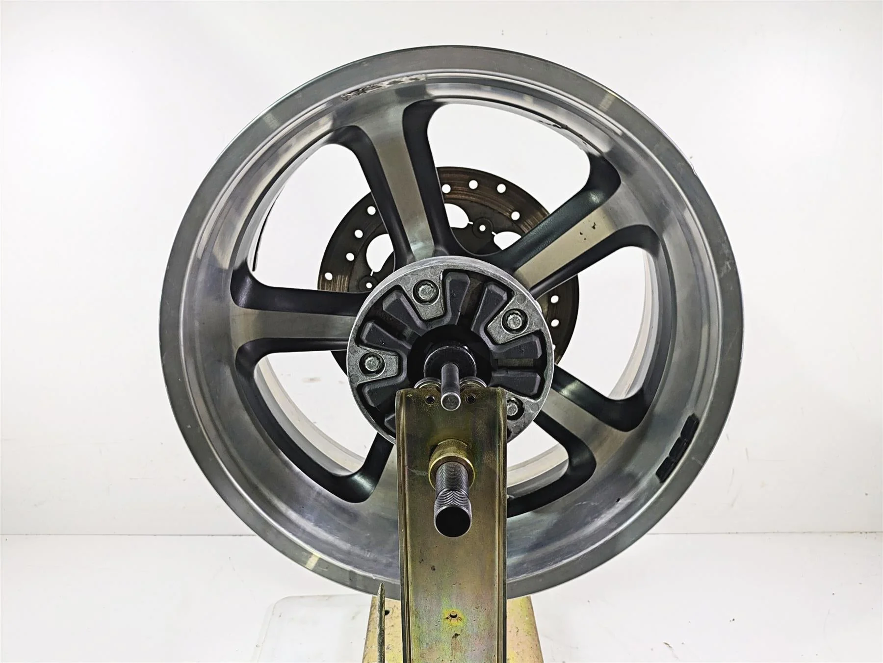 2012 Harley VRSCF Muscle V Rod Straight 18x8 Rear Wheel 40900169 - Image 4