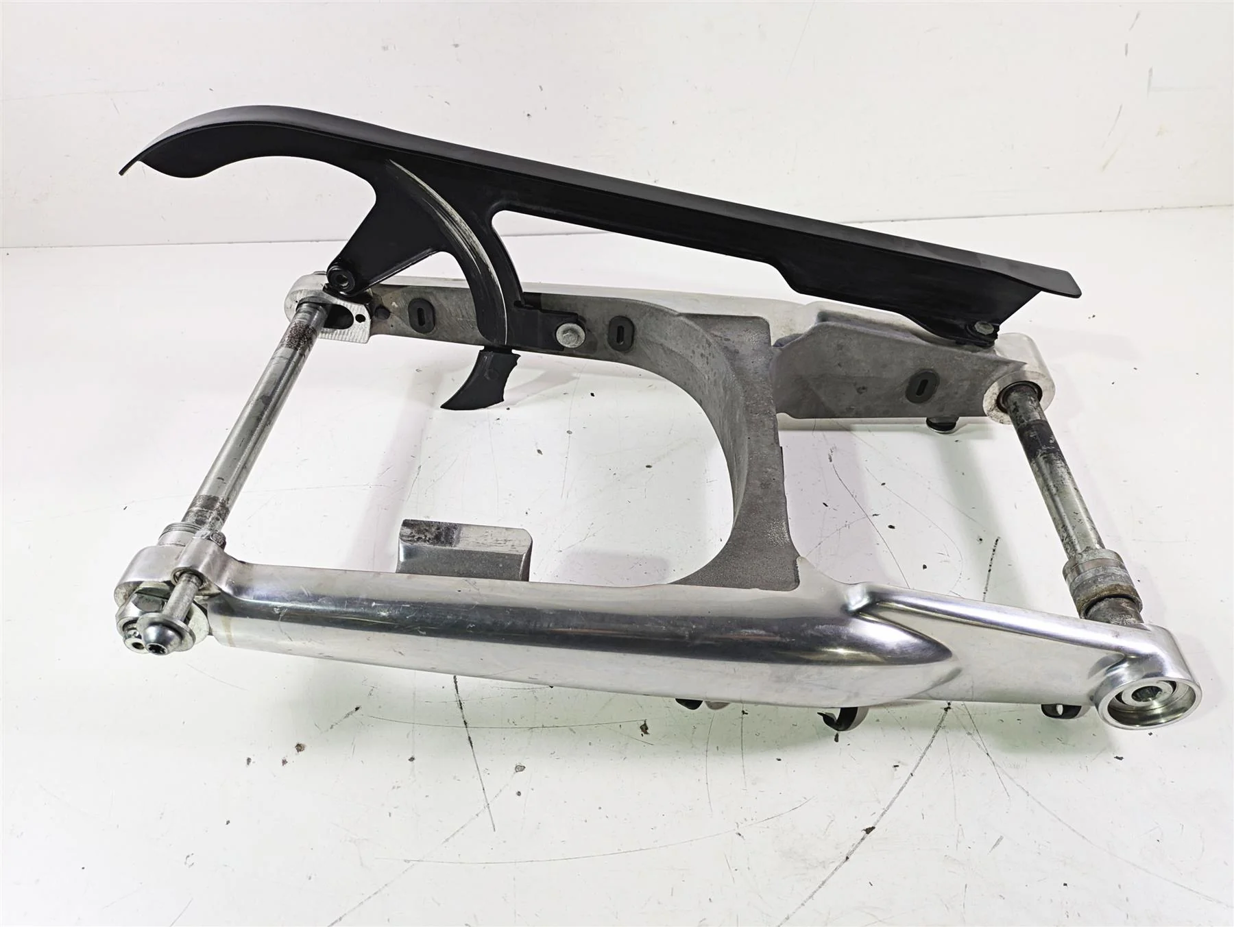 2012 Harley VRSCF Muscle V Rod Swingarm Swing Arm & Guards 48606-07A
