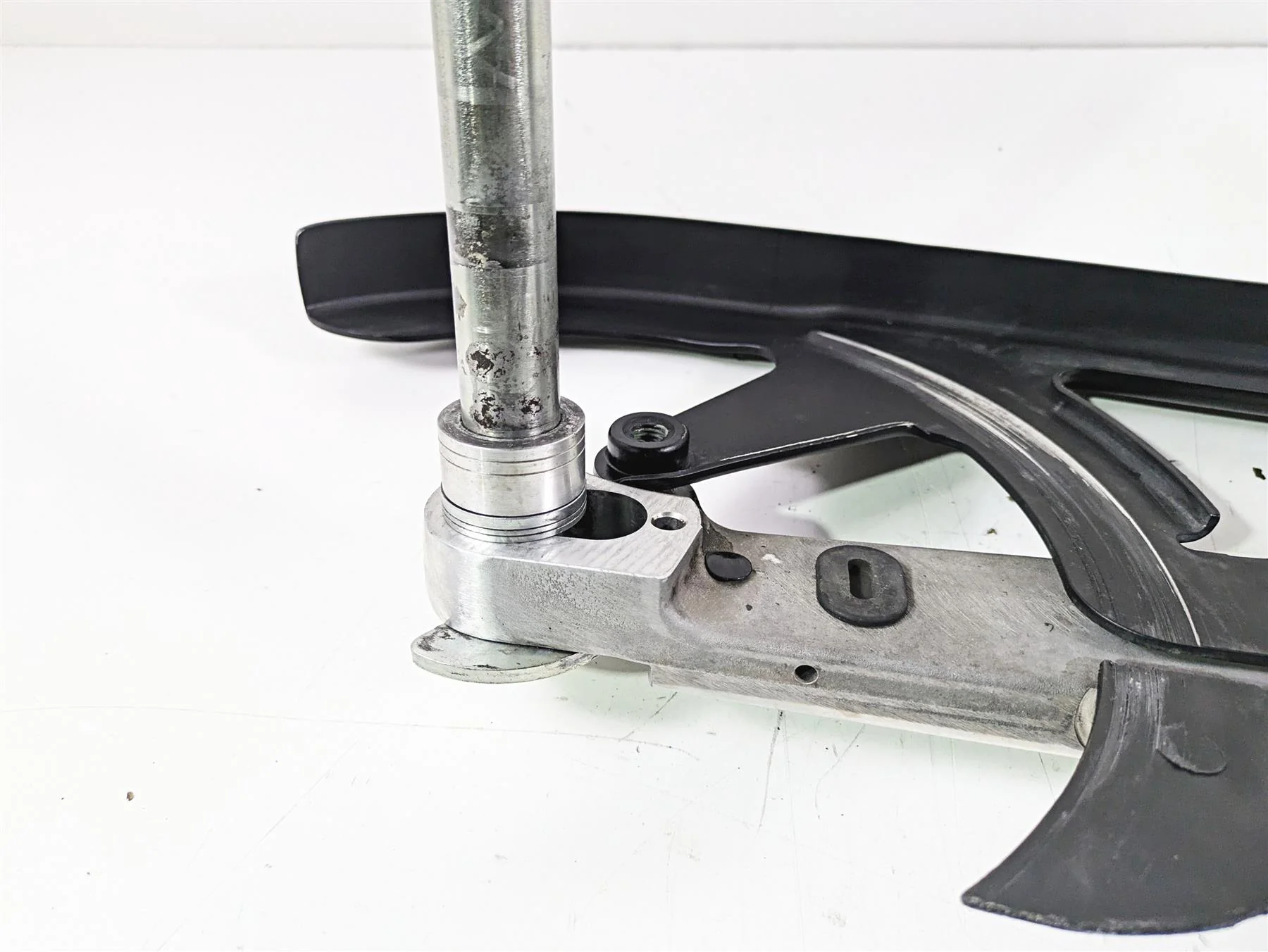 2012 Harley VRSCF Muscle V Rod Swingarm Swing Arm & Guards 48606-07A - Image 11