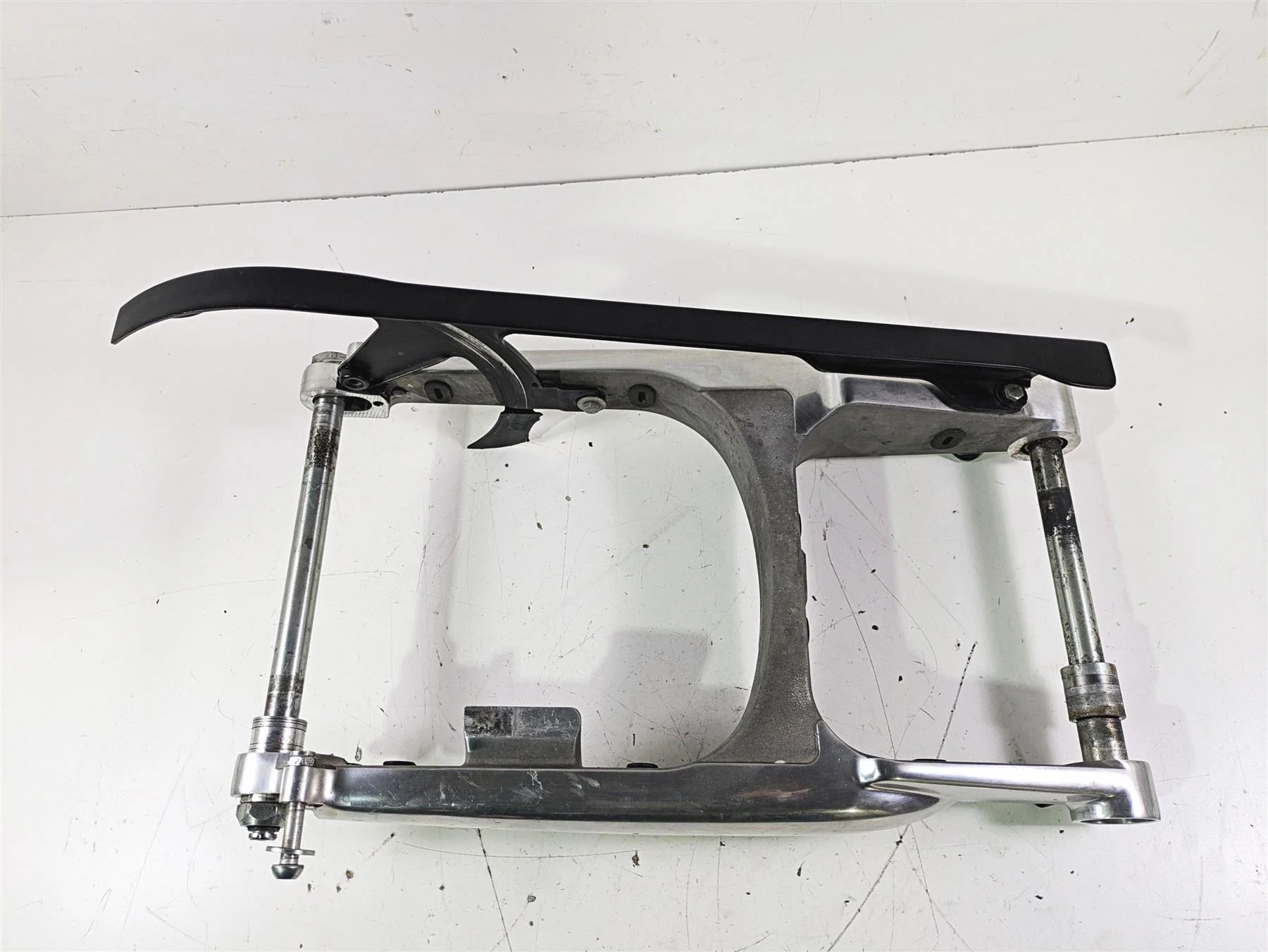2012 Harley VRSCF Muscle V Rod Swingarm Swing Arm & Guards 48606-07A - Image 5