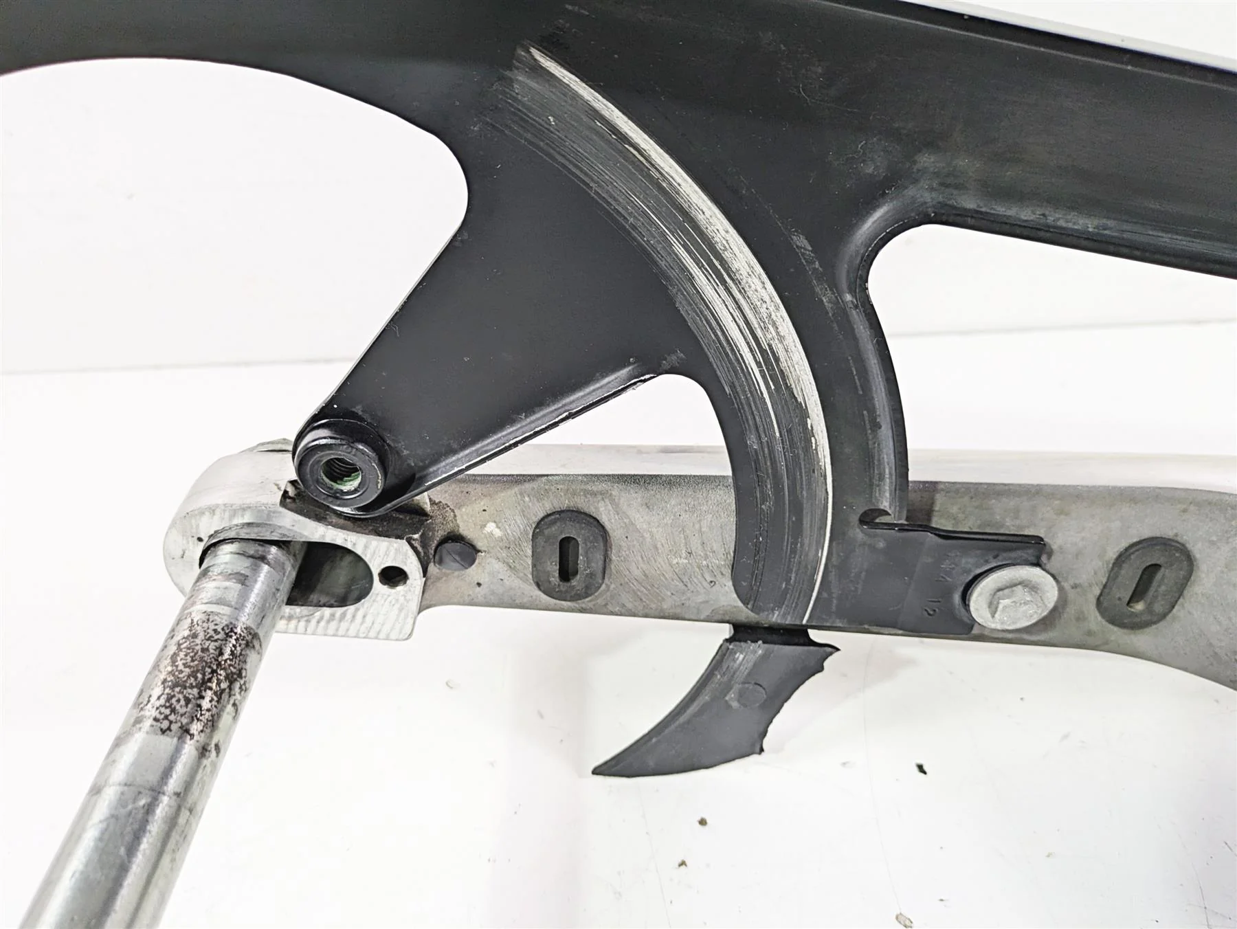 2012 Harley VRSCF Muscle V Rod Swingarm Swing Arm & Guards 48606-07A - Image 6
