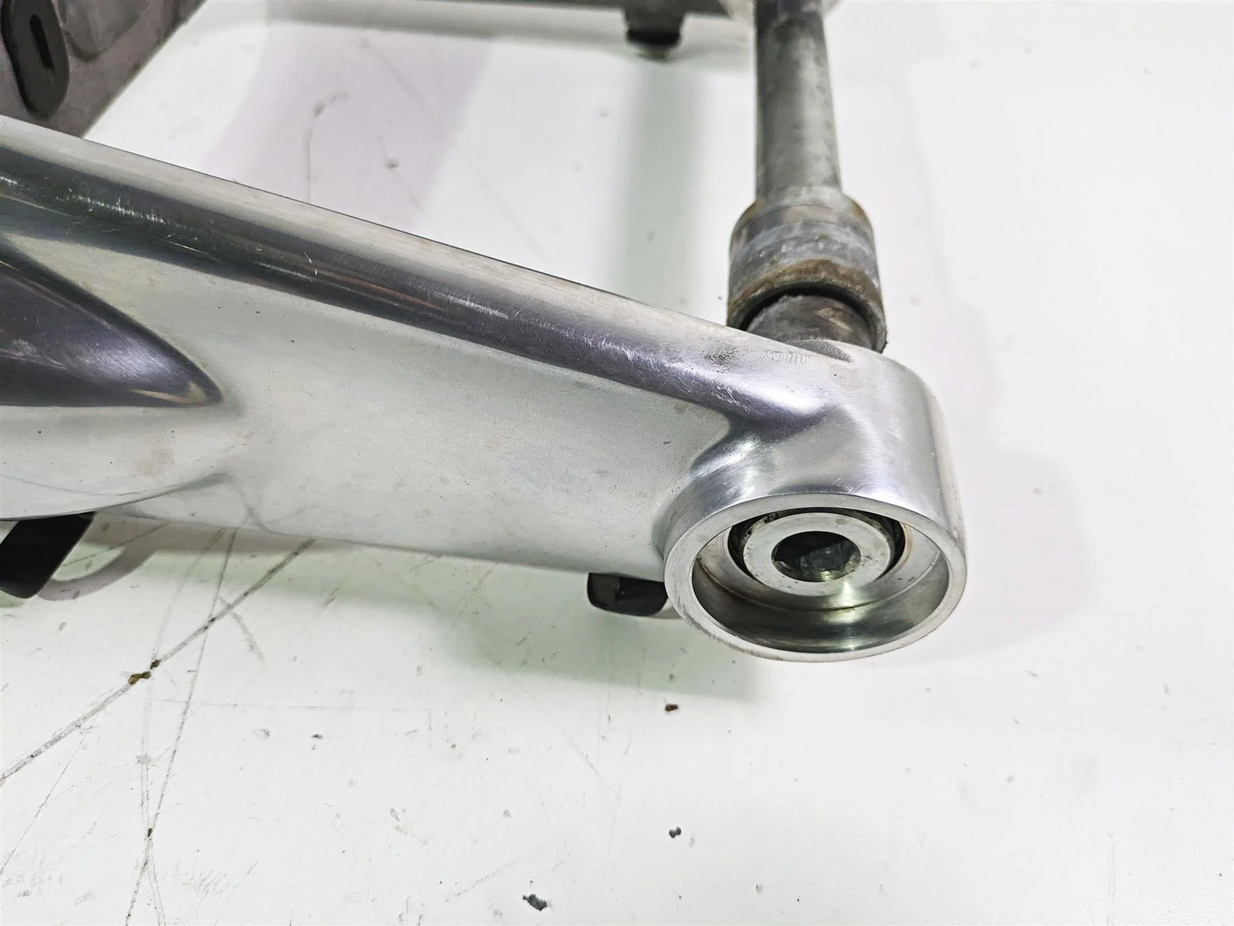 2012 Harley VRSCF Muscle V Rod Swingarm Swing Arm & Guards 48606-07A - Image 8