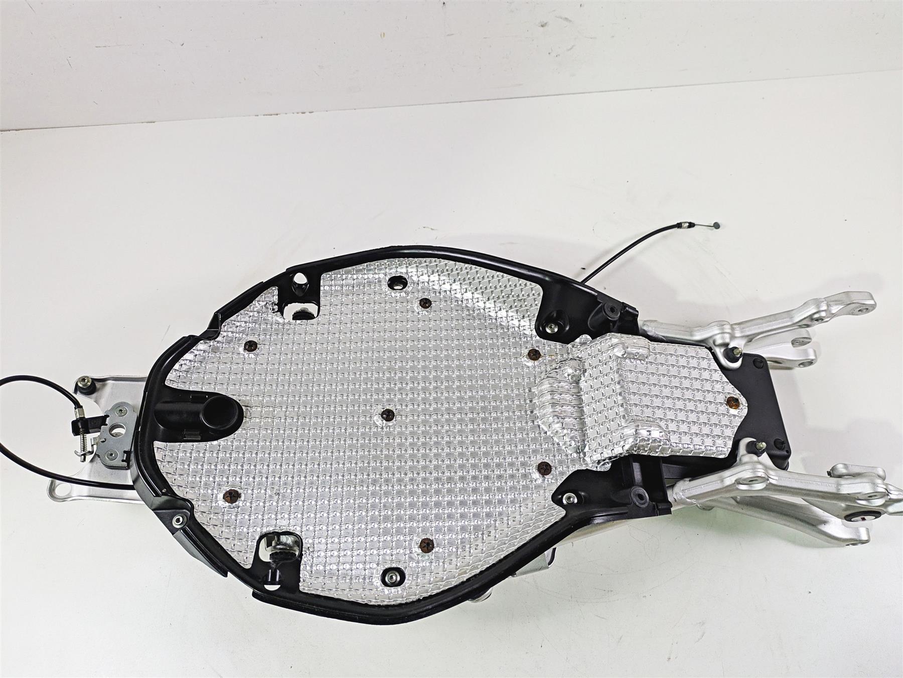2012 Mv Agusta F4 RR Subframe & Inner Fender - Read 8000B5268 - Image 8