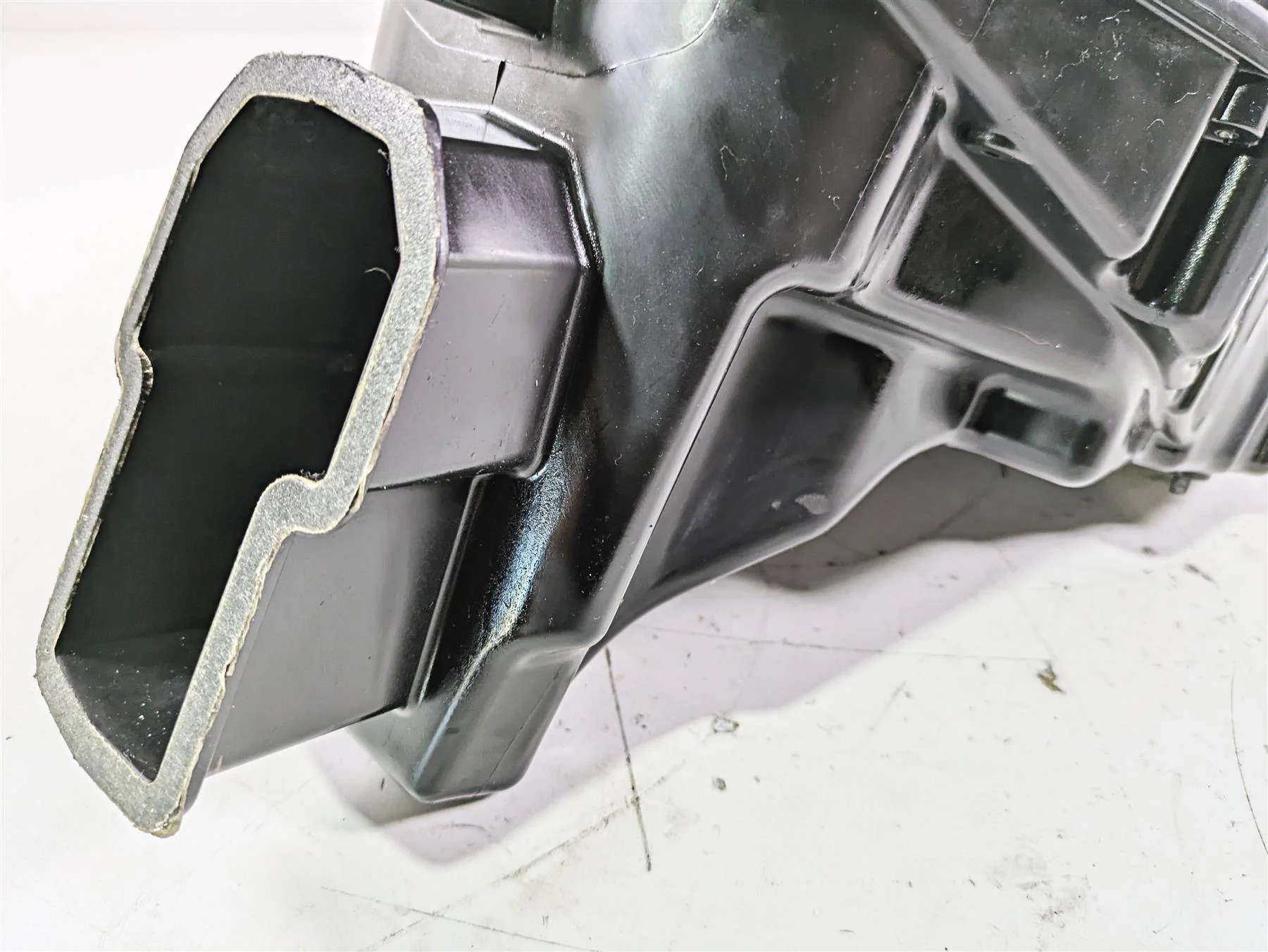 2012 Triumph Dayton 675 Air Box Cleaner Breather Filter T2200501 - Image 9