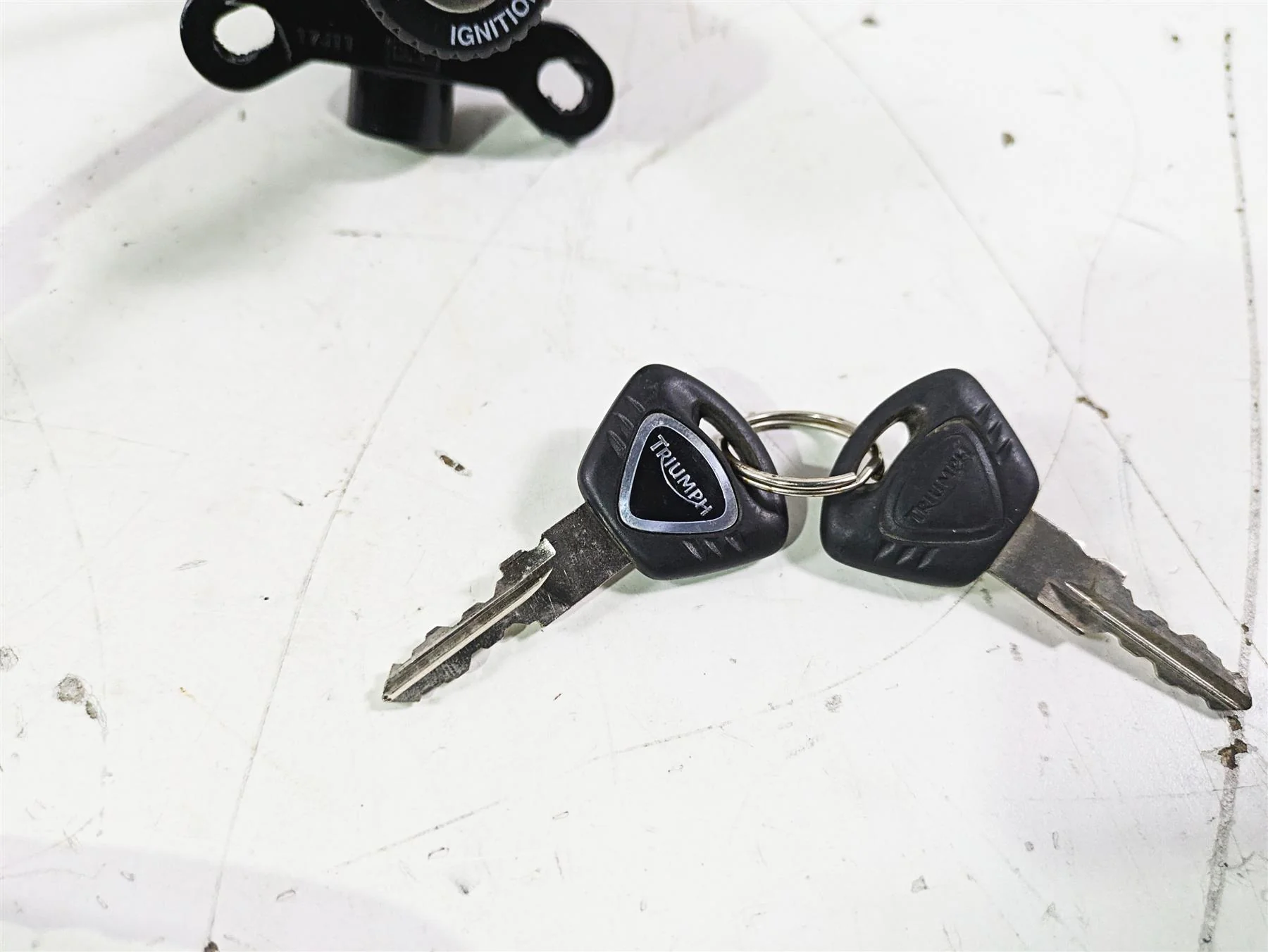 2012 Triumph Daytona 675 Ignition Switch Key Lock Tank Cap Set T2507563 - Image 5