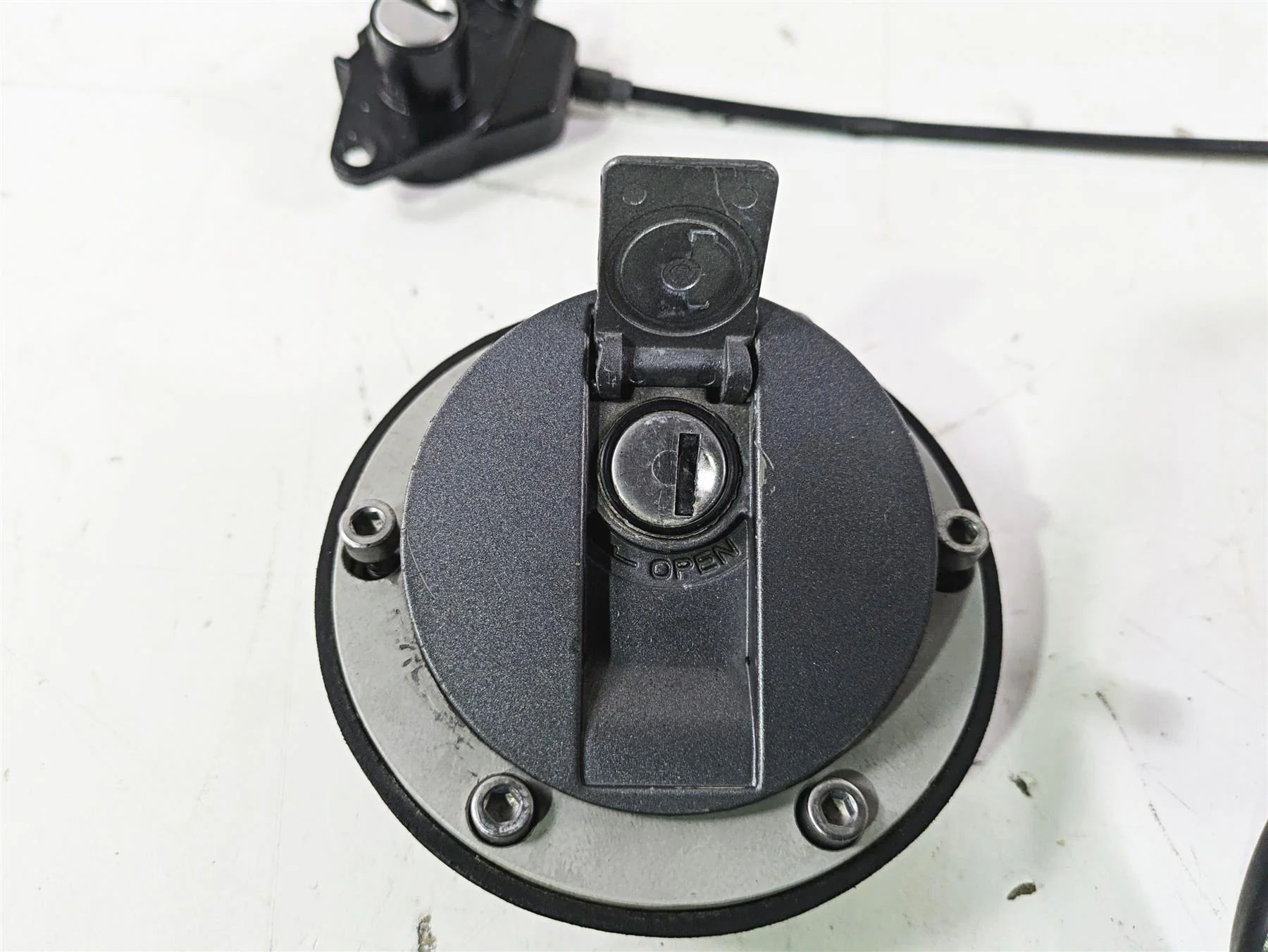 2012 Triumph Daytona 675 Ignition Switch Key Lock Tank Cap Set T2507563 - Image 8