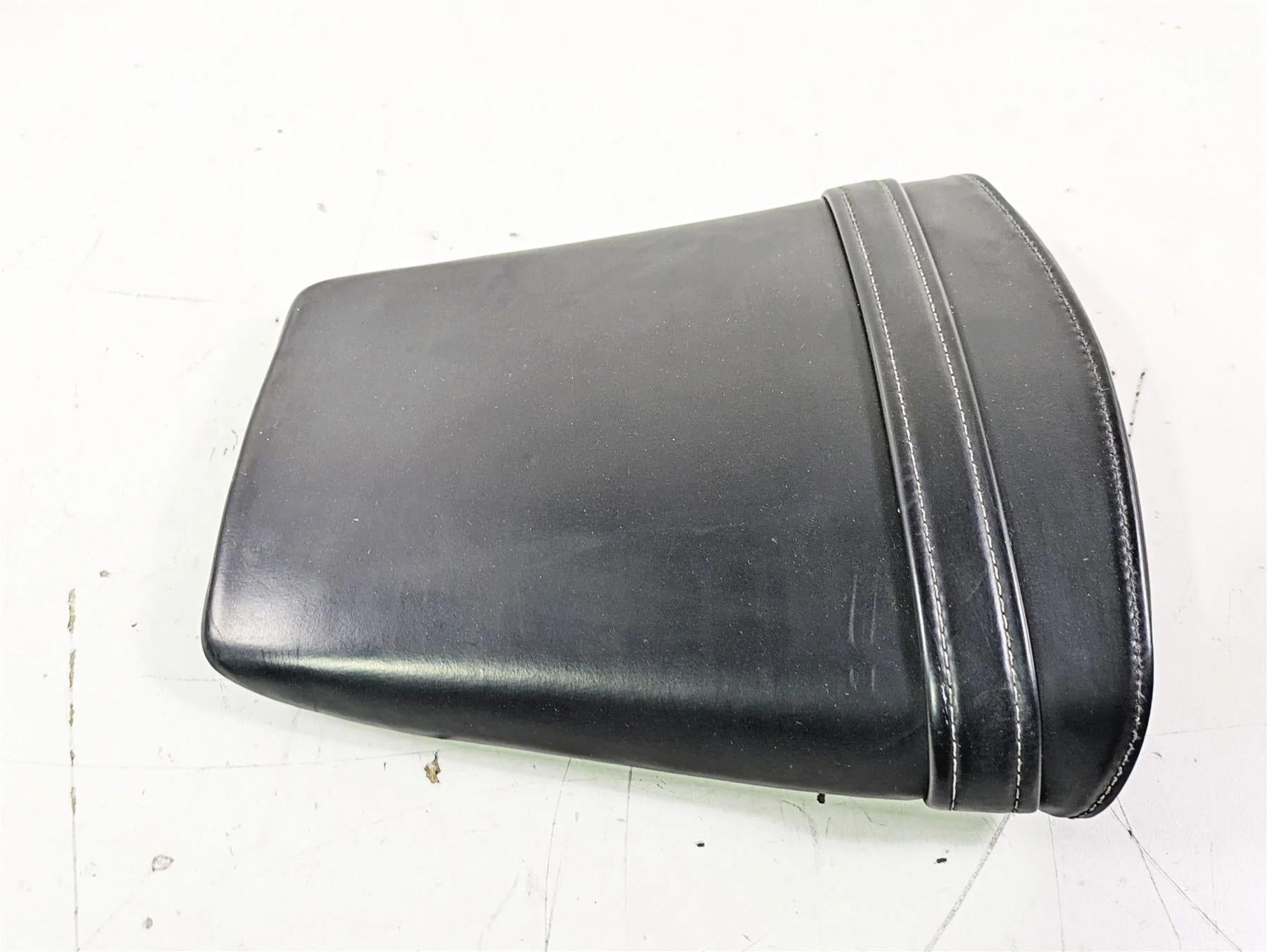 2012 Triumph Daytona 675 Rear Passenger Pillion Seat Saddle T2306505 T2306410 - Image 4