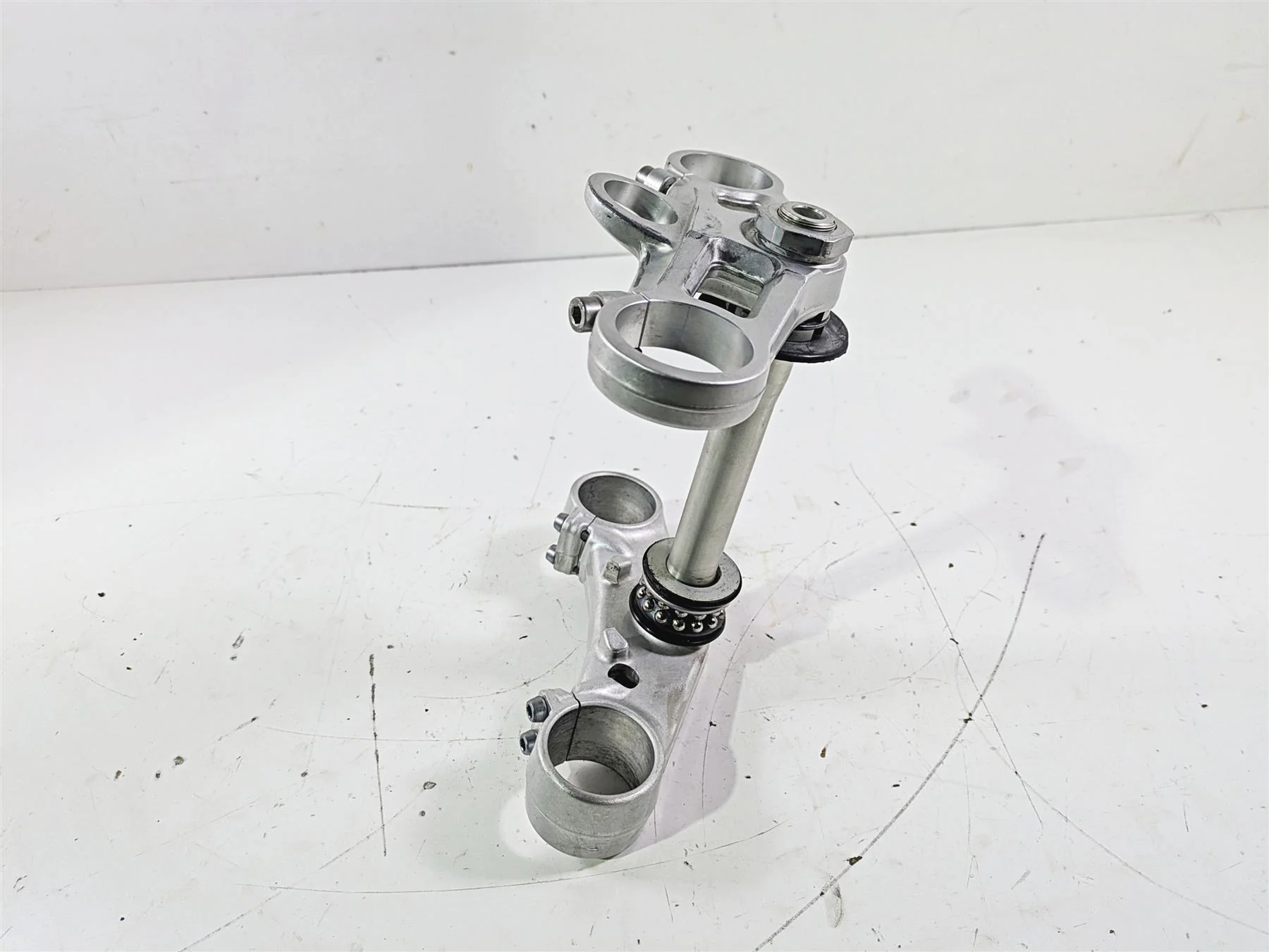 2012 Triumph Daytona 675 Upper Lower Triple Tree Set T2044130 T2049170 - Image 2