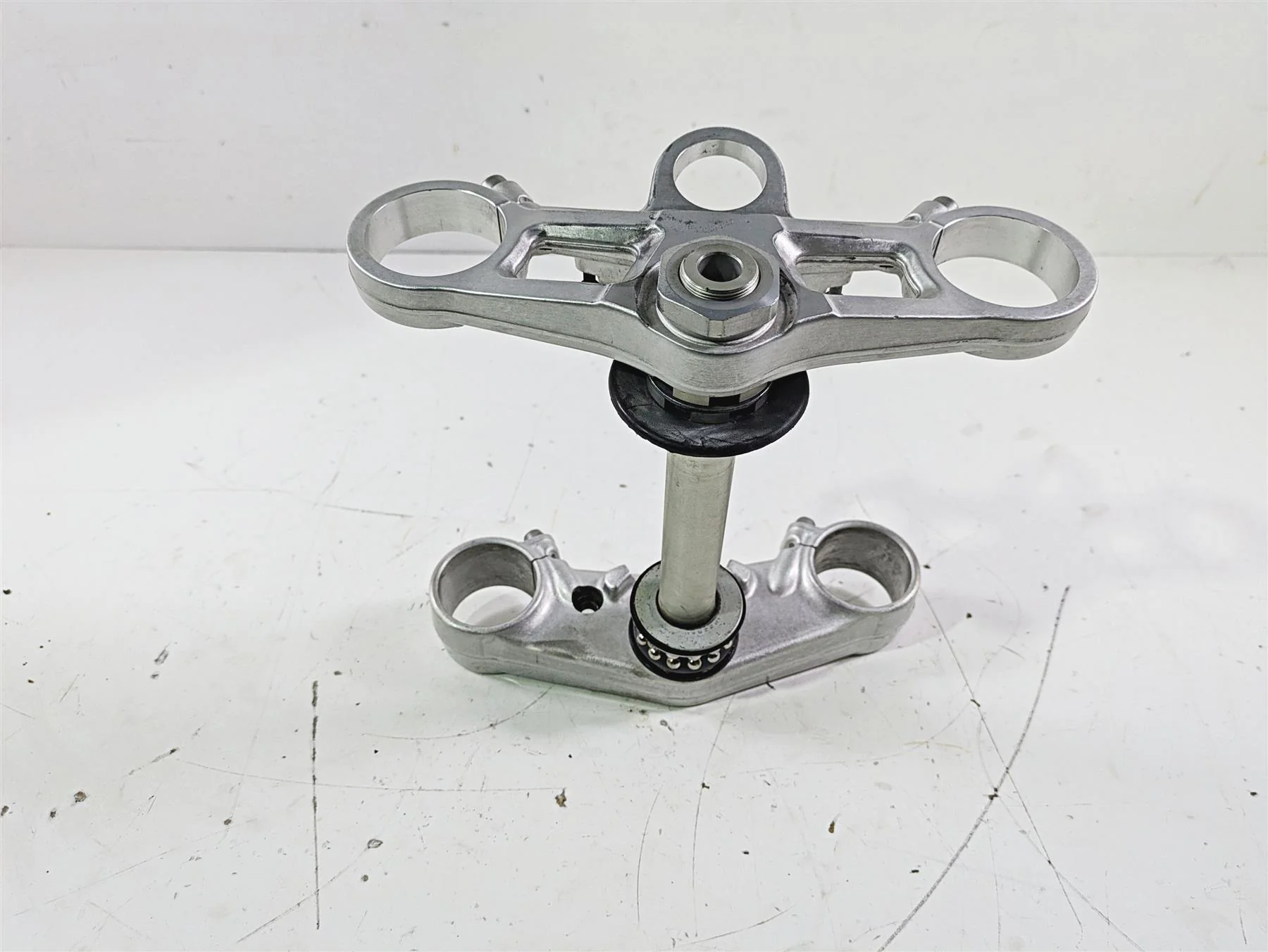 2012 Triumph Daytona 675 Upper Lower Triple Tree Set T2044130 T2049170 - Image 3