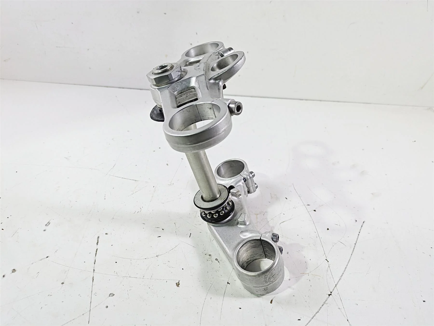 2012 Triumph Daytona 675 Upper Lower Triple Tree Set T2044130 T2049170 - Image 4