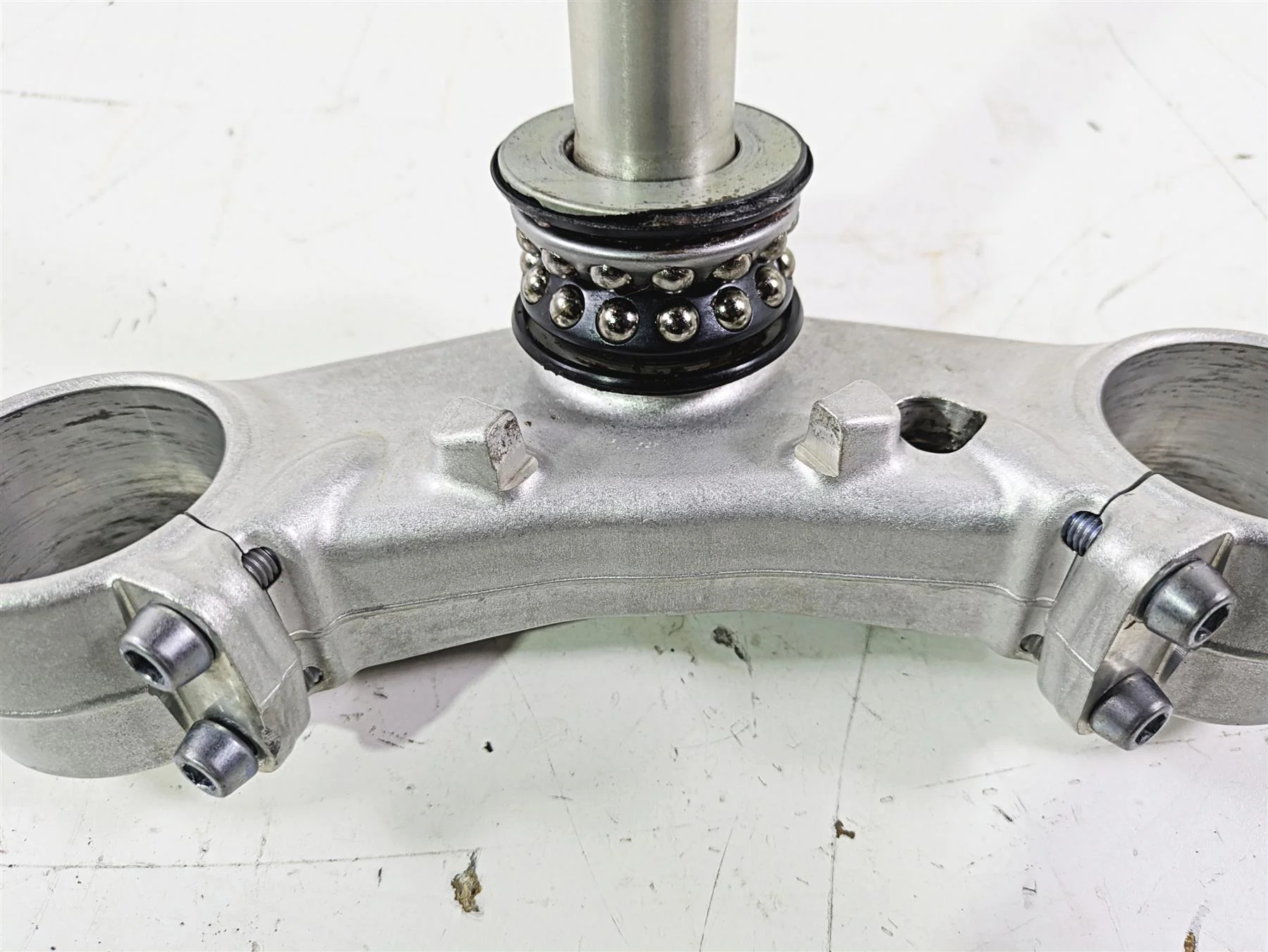 2012 Triumph Daytona 675 Upper Lower Triple Tree Set T2044130 T2049170 - Image 5