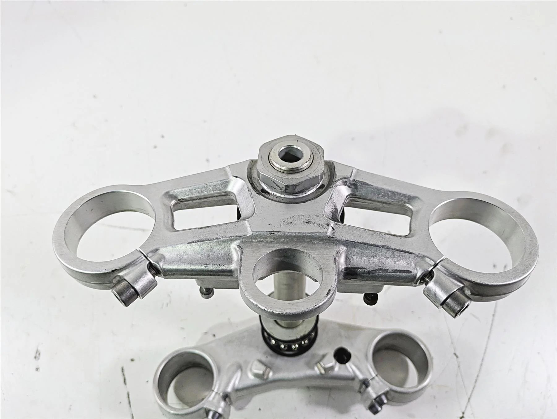 2012 Triumph Daytona 675 Upper Lower Triple Tree Set T2044130 T2049170 - Image 6