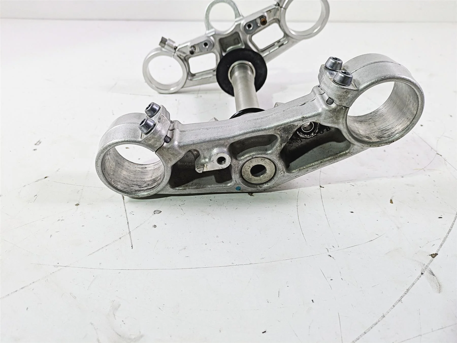 2012 Triumph Daytona 675 Upper Lower Triple Tree Set T2044130 T2049170 - Image 7