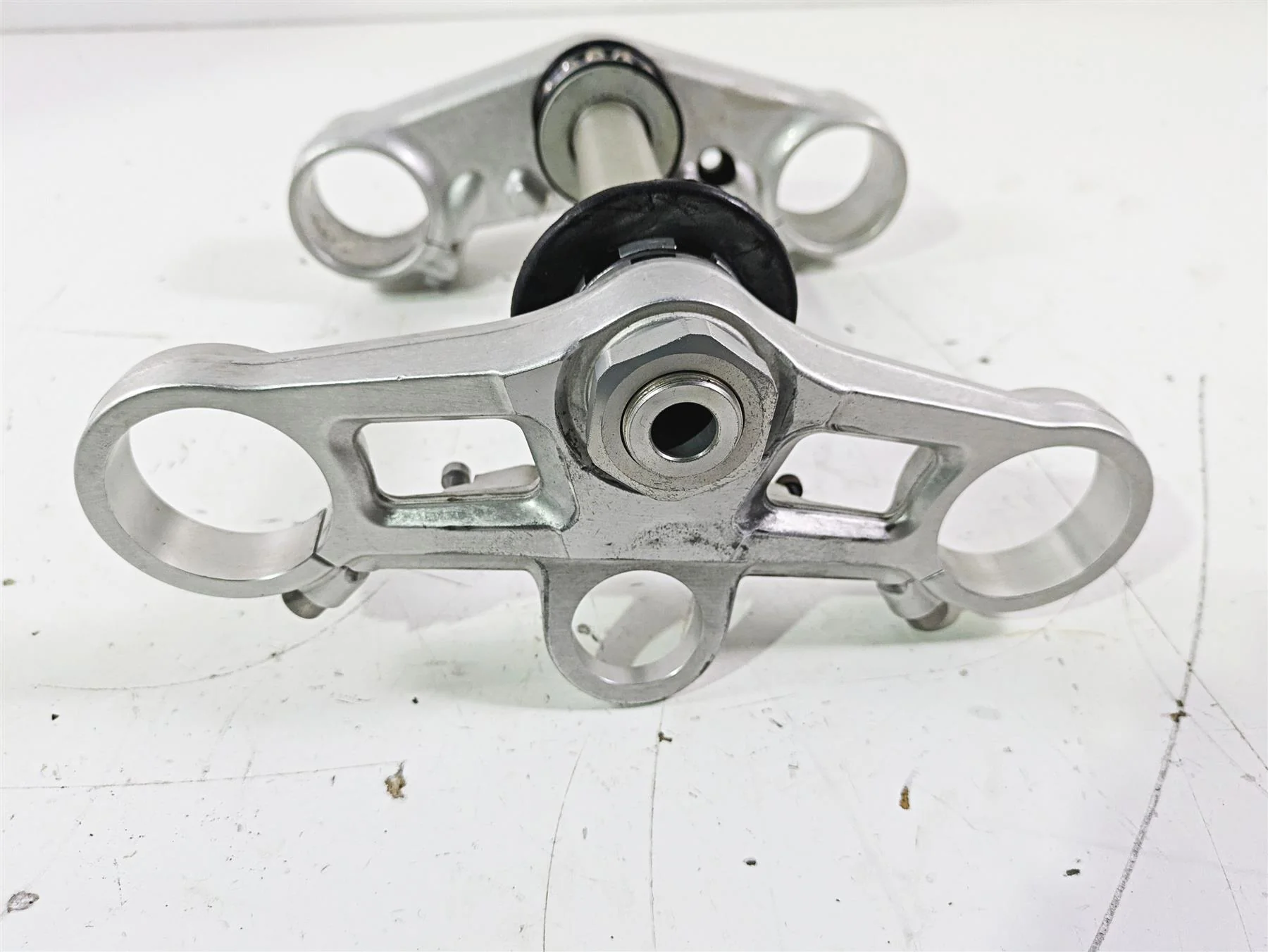 2012 Triumph Daytona 675 Upper Lower Triple Tree Set T2044130 T2049170 - Image 9