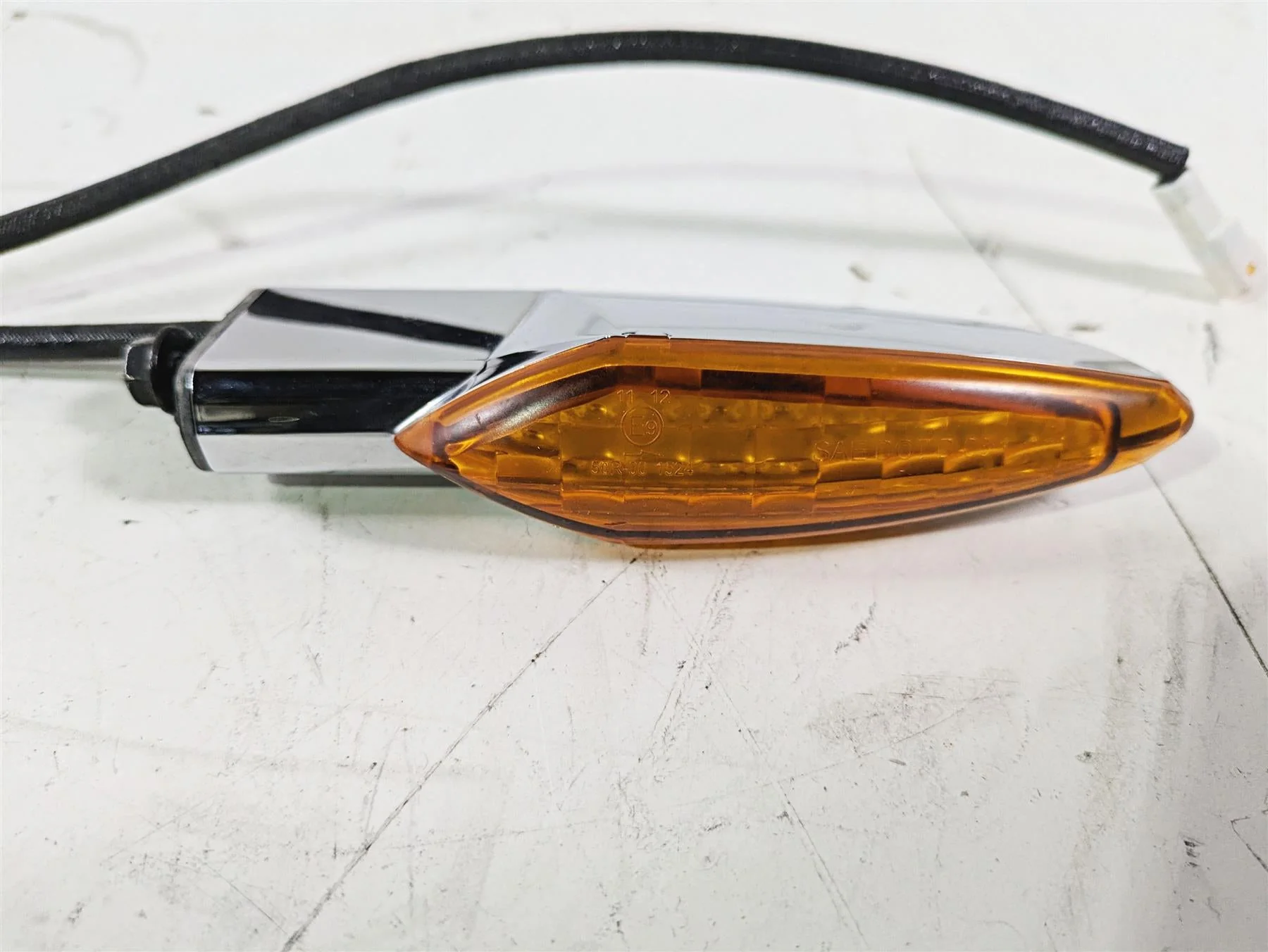 2012 Victory Cross Country Front Blinker Turn Signal Set 2411114 - Image 4