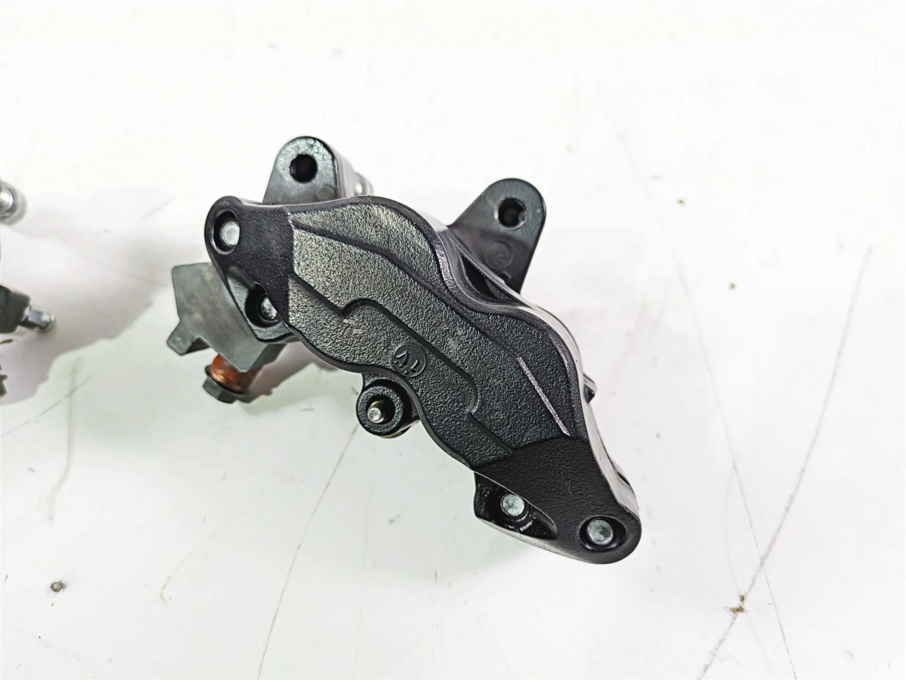 2012 Victory Cross Country Front Brake Caliper Set 1911512 1911513 - Image 11