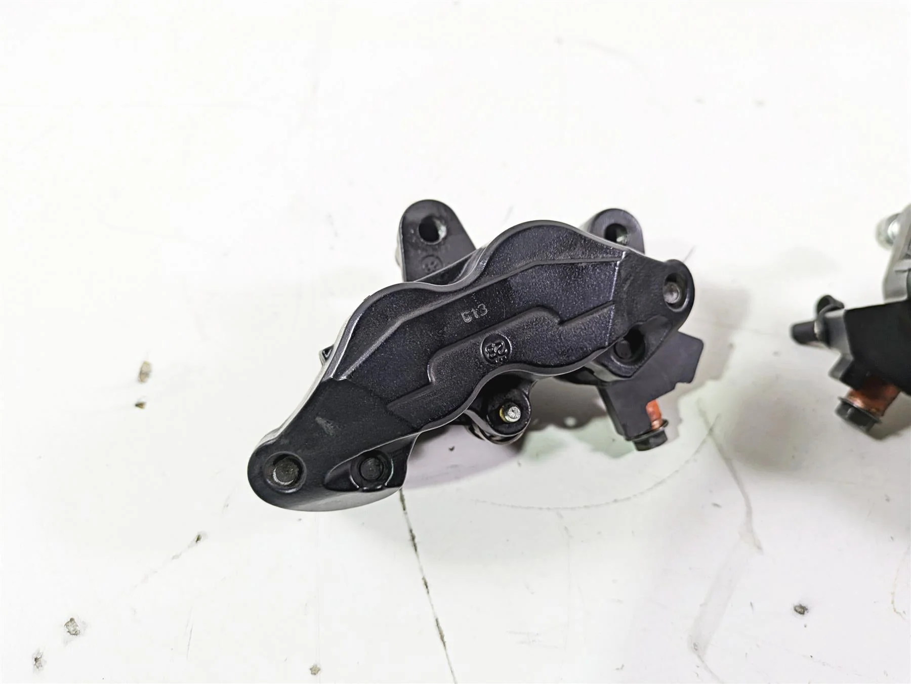 2012 Victory Cross Country Front Brake Caliper Set 1911512 1911513 - Image 12