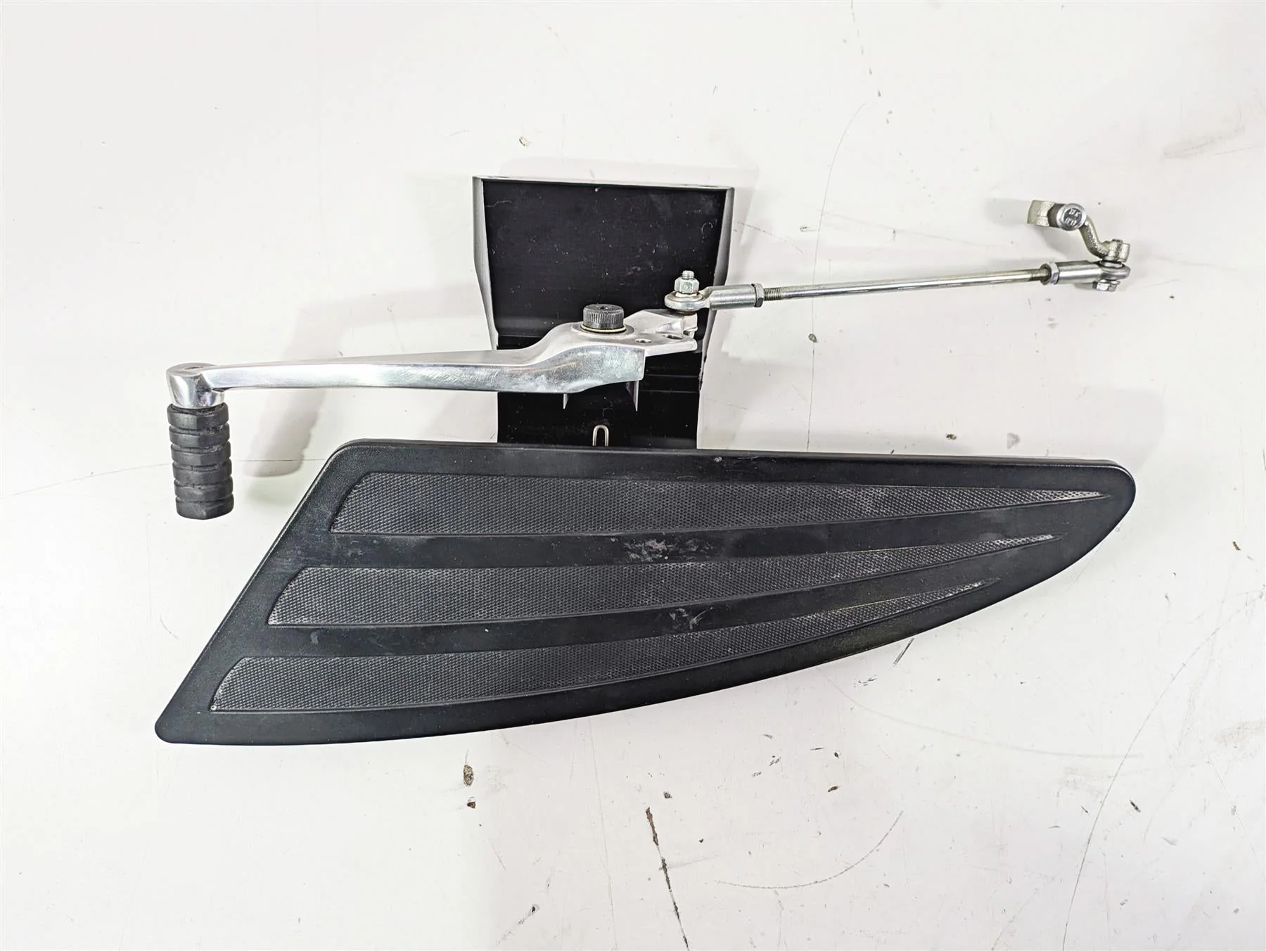 2012 Victory Cross Country Front Left Floorboard & Shift Lever 5135045 5137197 - Image 3