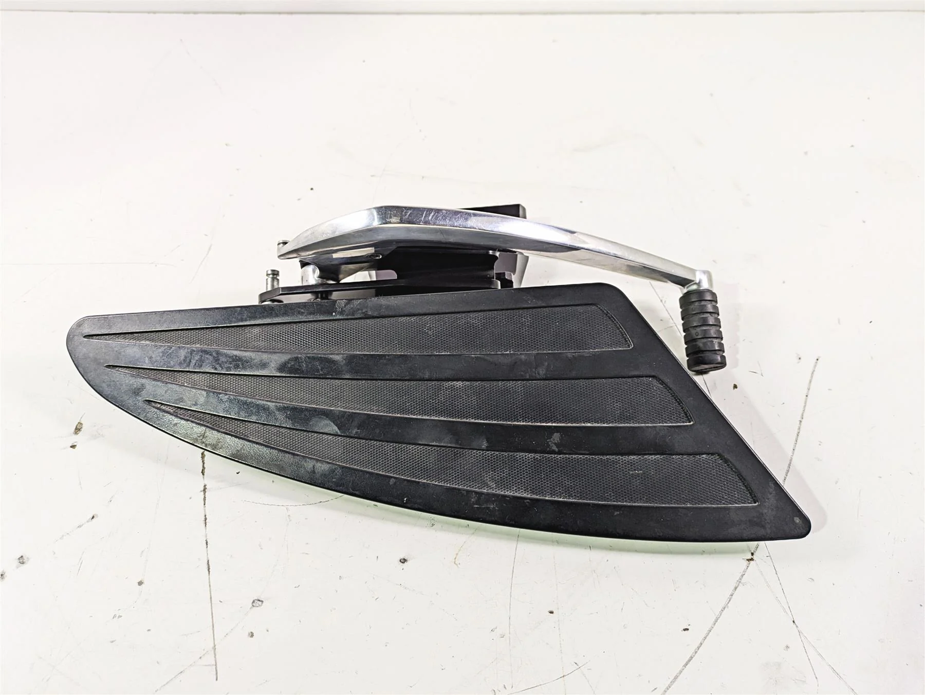 2012 Victory Cross Country Front Right Floorboard & Brake Pedal 5135045 5134178 - Image 10