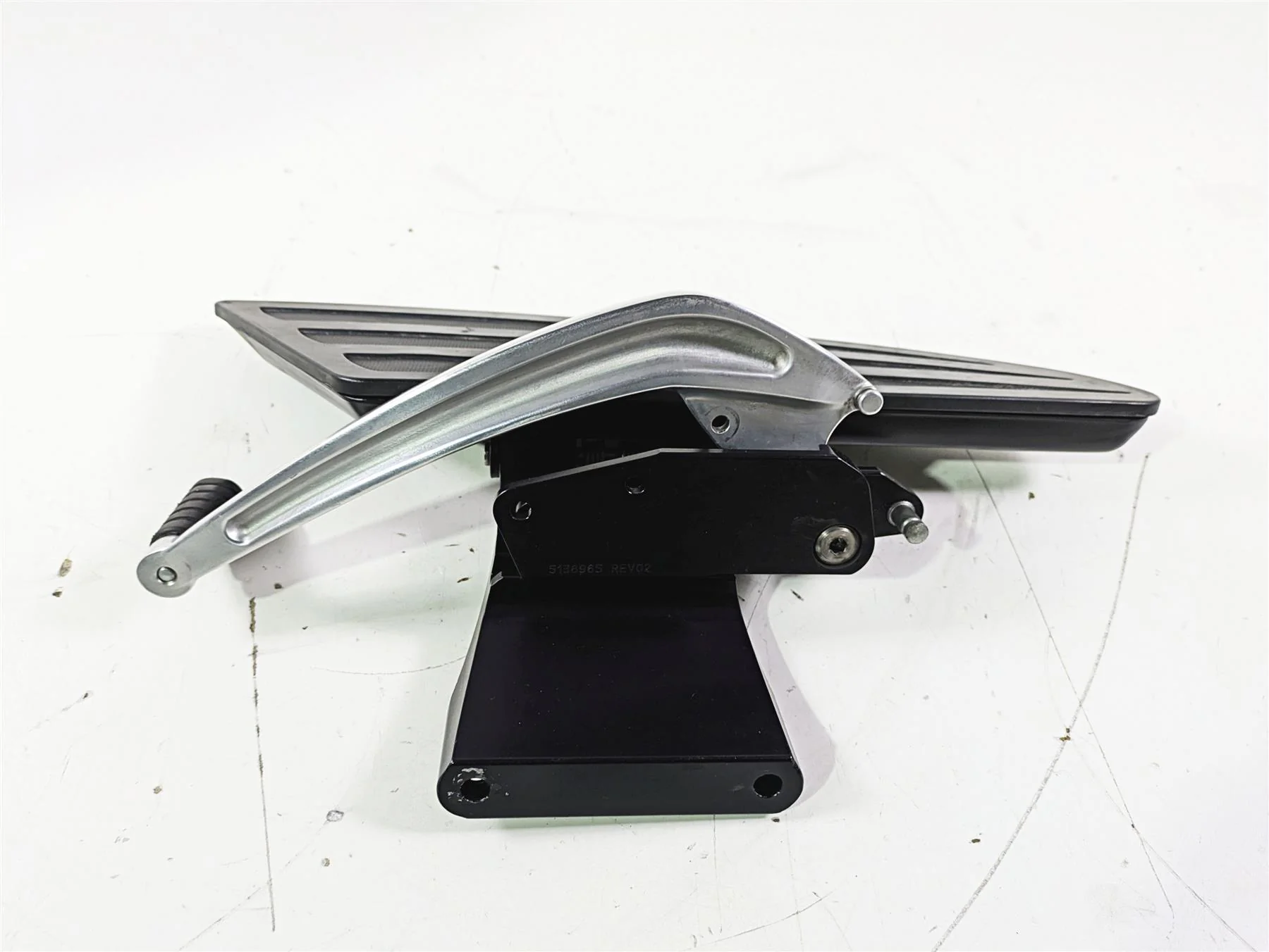 2012 Victory Cross Country Front Right Floorboard & Brake Pedal 5135045 5134178 - Image 12