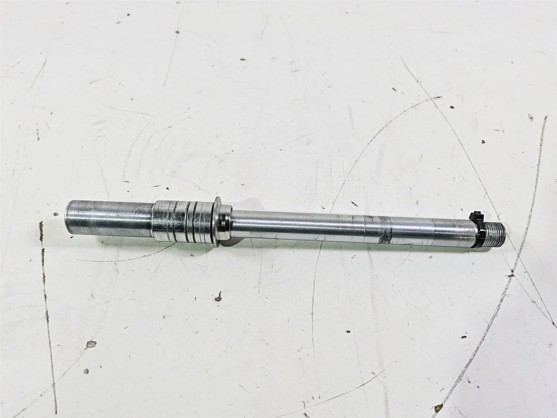 2012 Victory Cross Country Front Wheel Spindle Axle 5137439 5138509 - Image 3