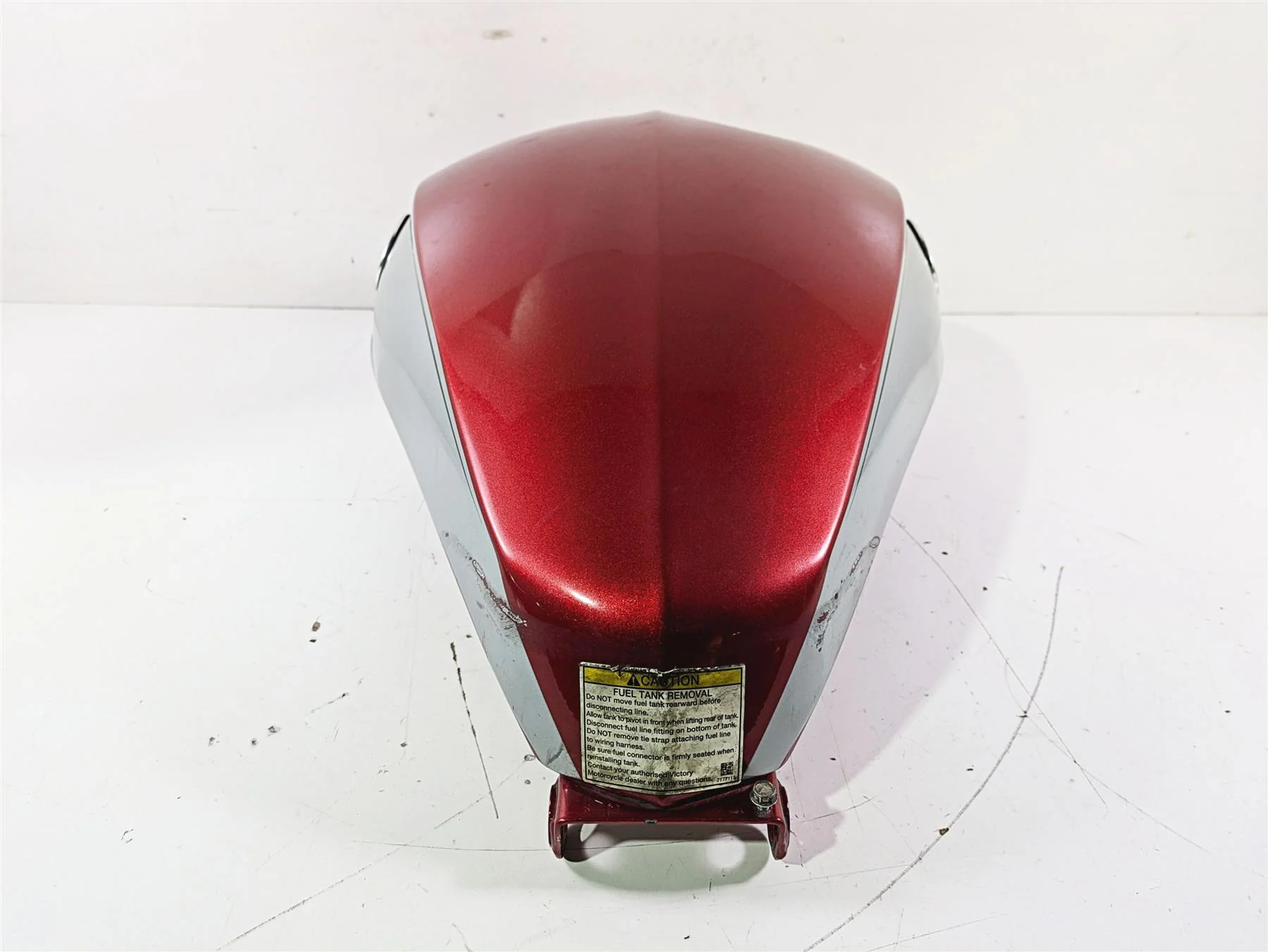 2012 Victory Cross Country Fuel Gas Petrol Tank Reservoir - No Dent 1016149 - Image 2