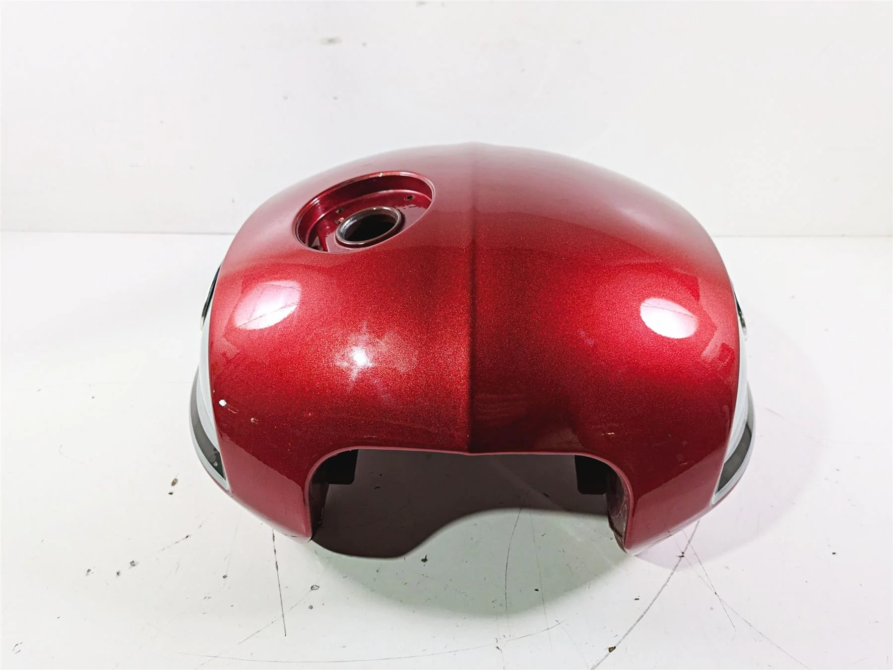 2012 Victory Cross Country Fuel Gas Petrol Tank Reservoir - No Dent 1016149 - Image 4