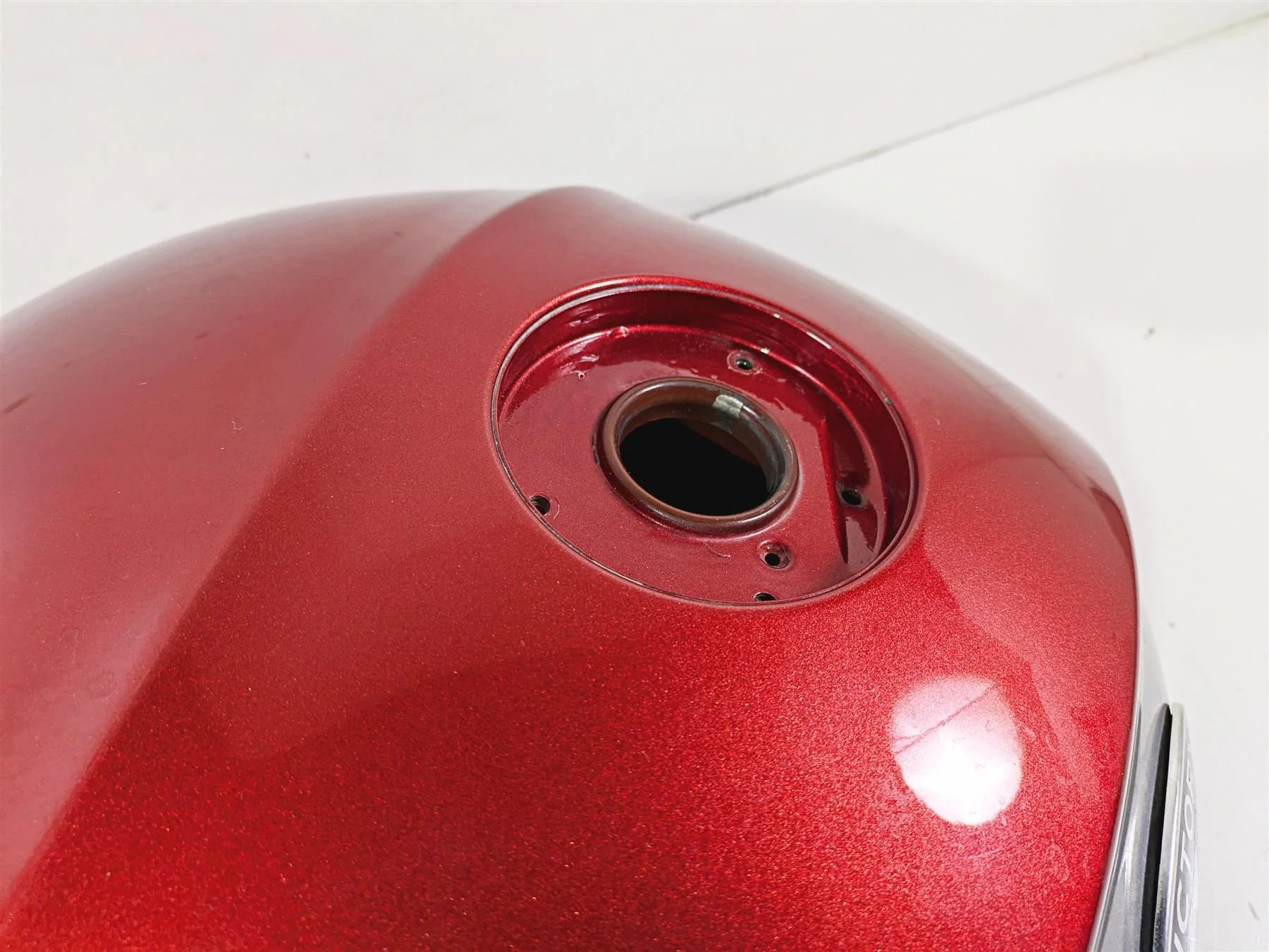 2012 Victory Cross Country Fuel Gas Petrol Tank Reservoir - No Dent 1016149 - Image 7