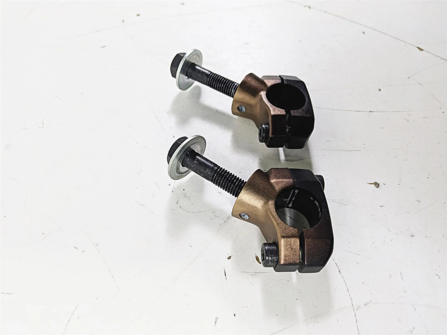 2012 Victory Cross Country Handlebar Holder Riser Set 5136704 5136703 - Image 2