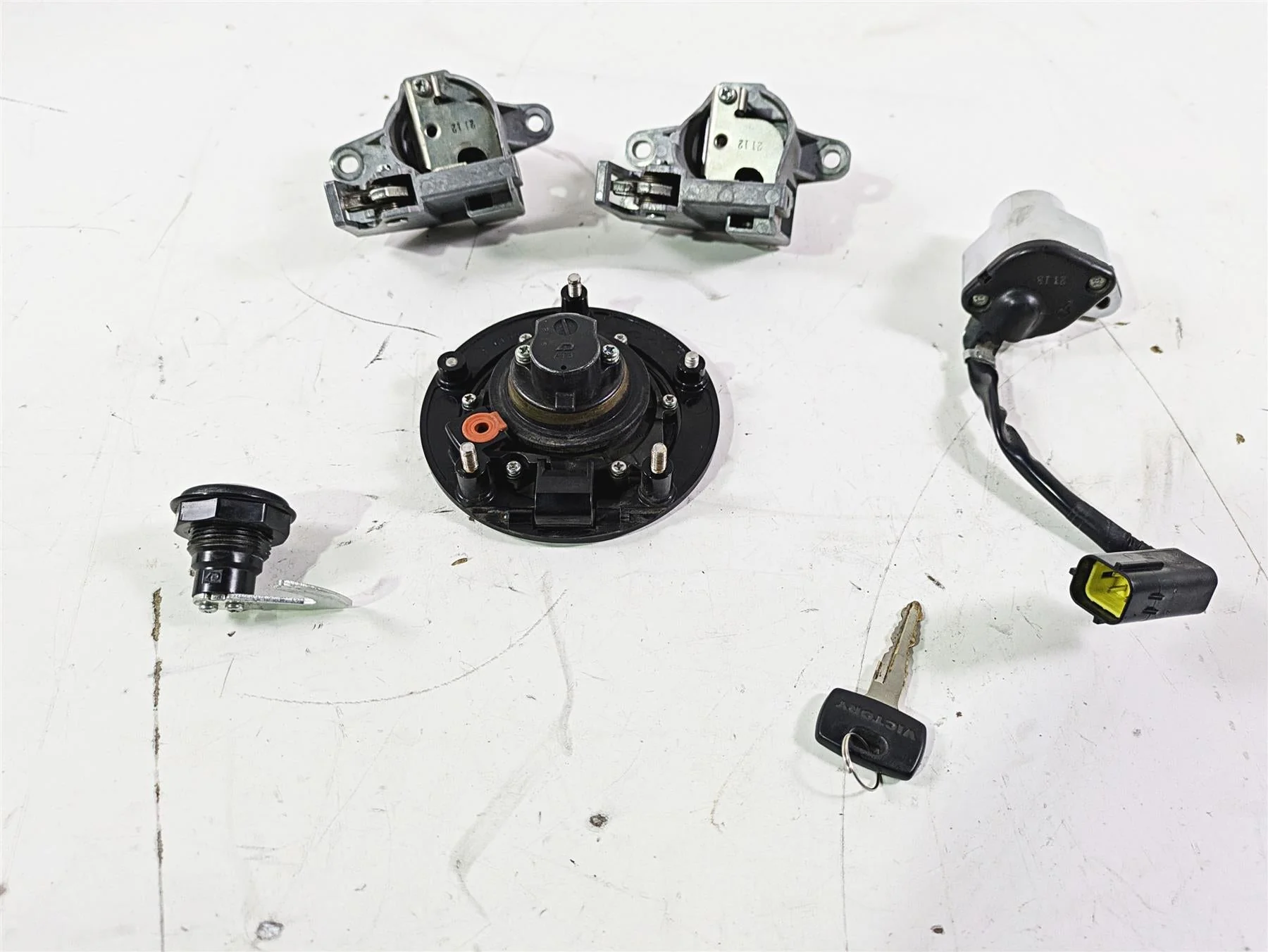 2012 Victory Cross Country Ignition Switch Key Locks Set 4012943 - Image 11