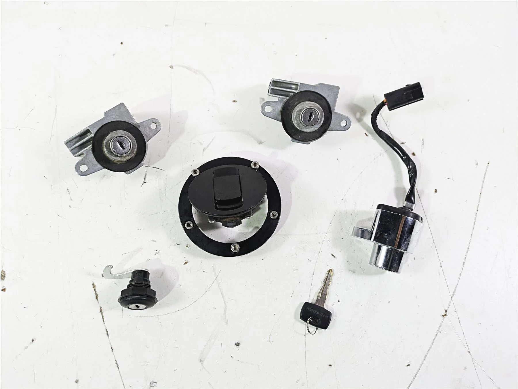 2012 Victory Cross Country Ignition Switch Key Locks Set 4012943 - Image 4